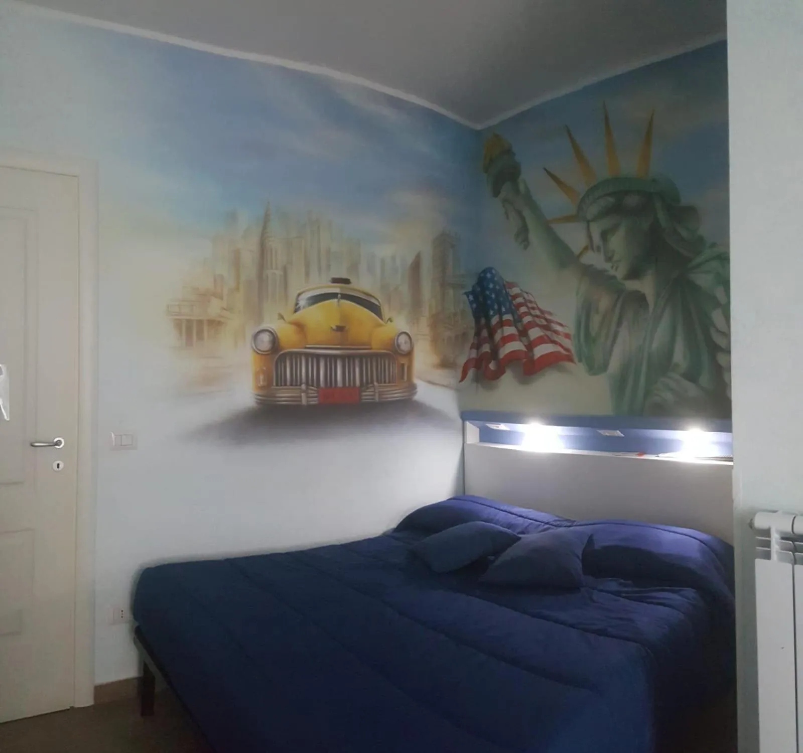 Decorative detail, Bed in Il Mondo B&B