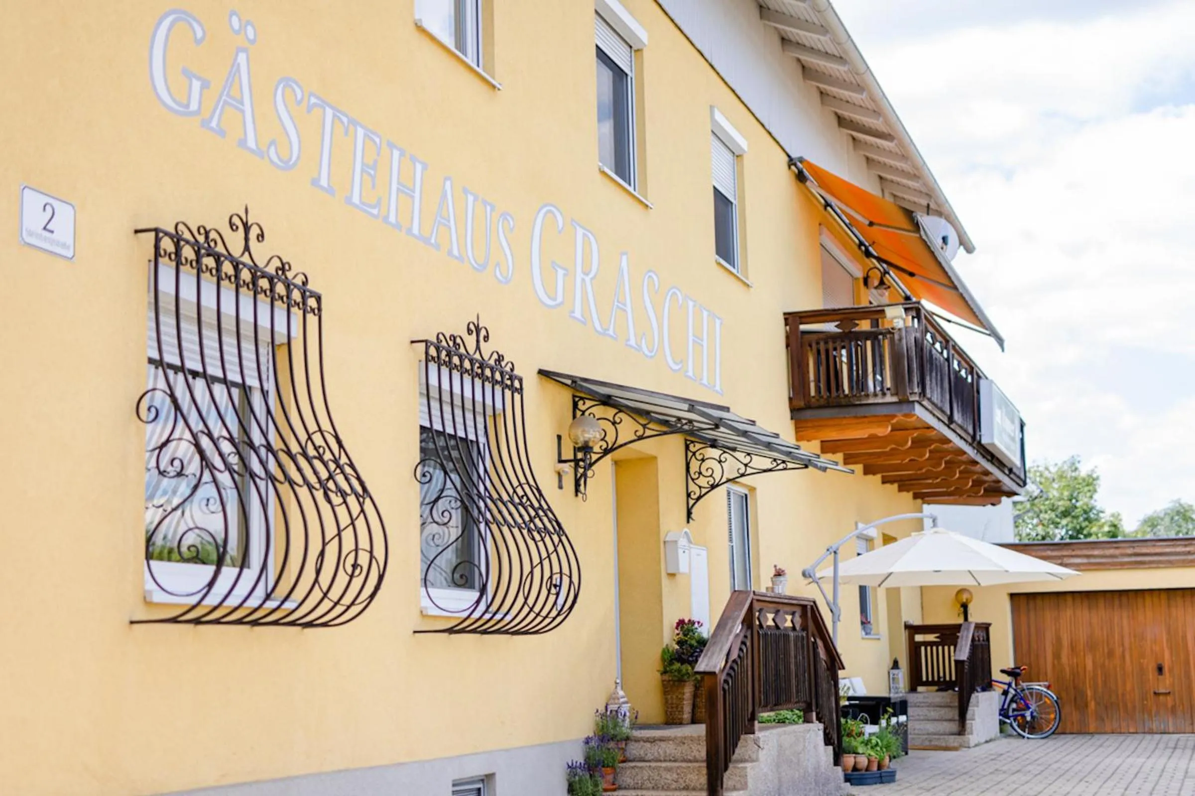 Property building in Flataid Gästehaus Graschi - Steinbergstraße