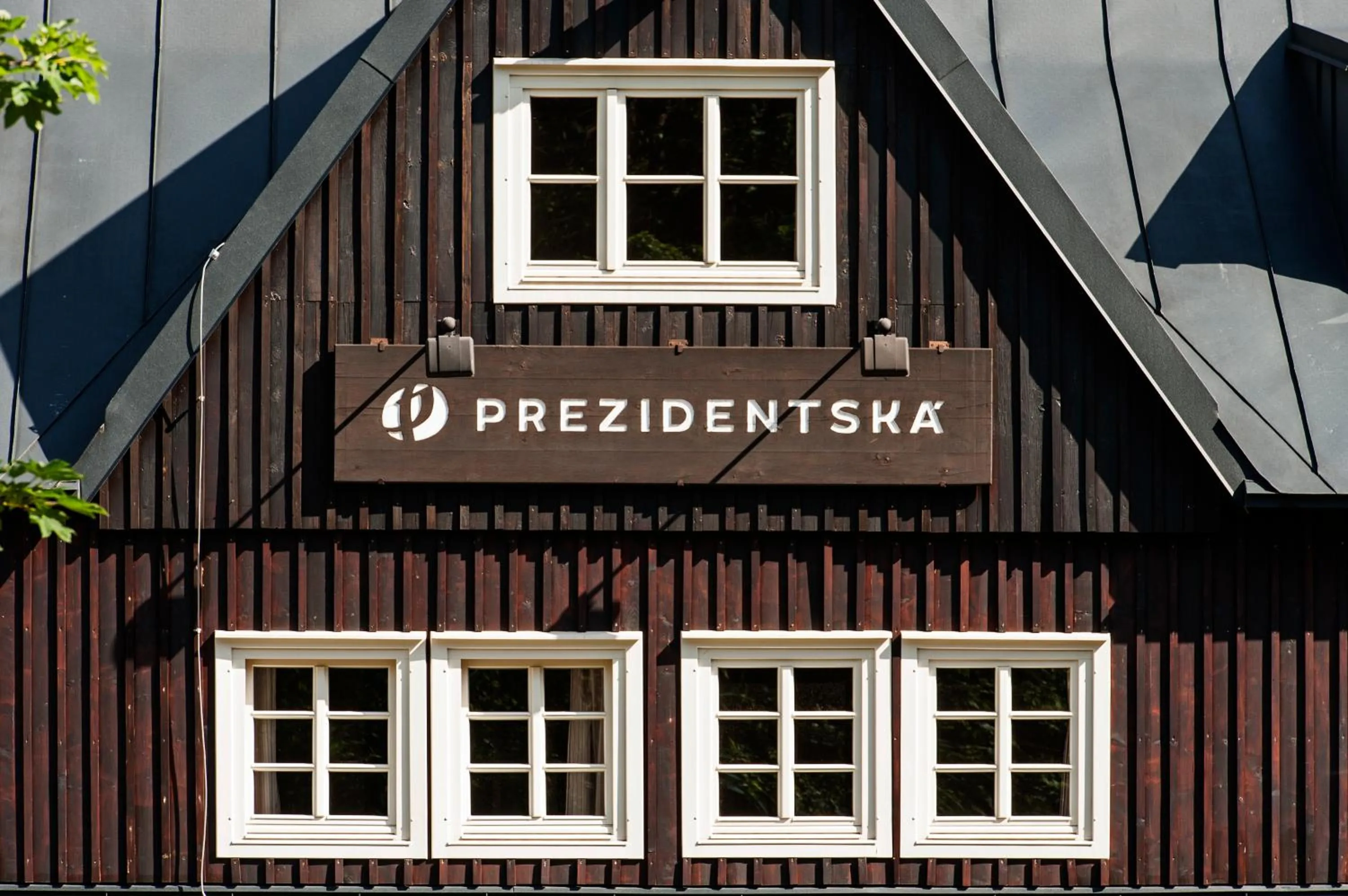 Property building in Prezidentská