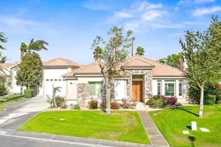 Luxurious Getaway Near Coachella Stagecoach Pool Putting Green Parking Firepit Sleeps 11