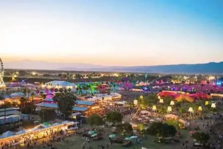 Luxurious Getaway Near Coachella Stagecoach Pool Putting Green Parking Firepit Sleeps 11