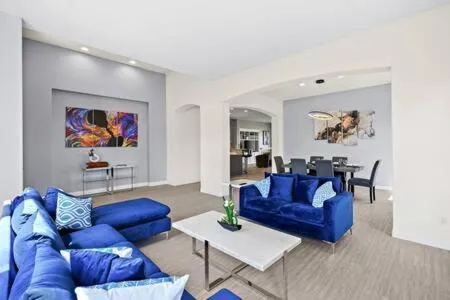 Luxurious Getaway Near Coachella Stagecoach Pool Putting Green Parking Firepit Sleeps 11