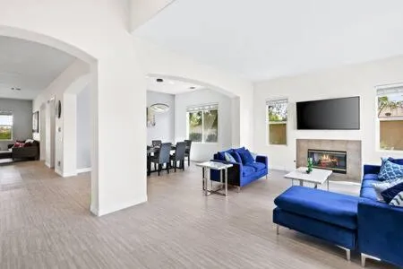 Luxurious Getaway Near Coachella Stagecoach Pool Putting Green Parking Firepit Sleeps 11