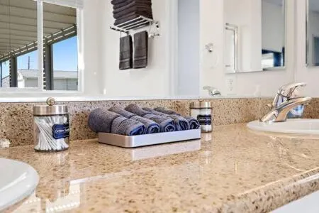 Luxurious Getaway Near Coachella Stagecoach Pool Putting Green Parking Firepit Sleeps 11