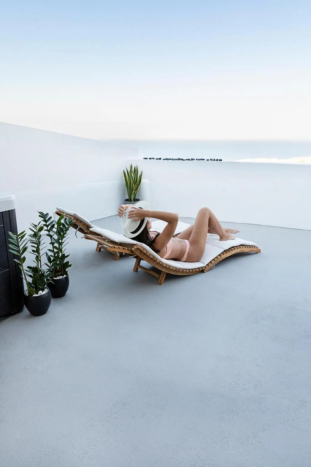 People in Rafael' s Mediteranian Cave Suites