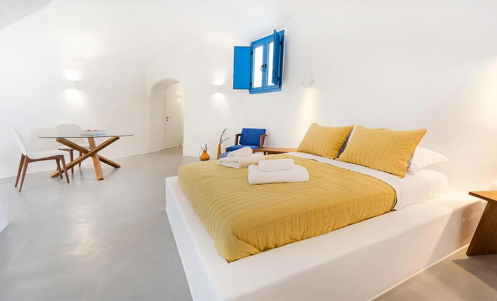 Bed in Rafael' s Mediteranian Cave Suites