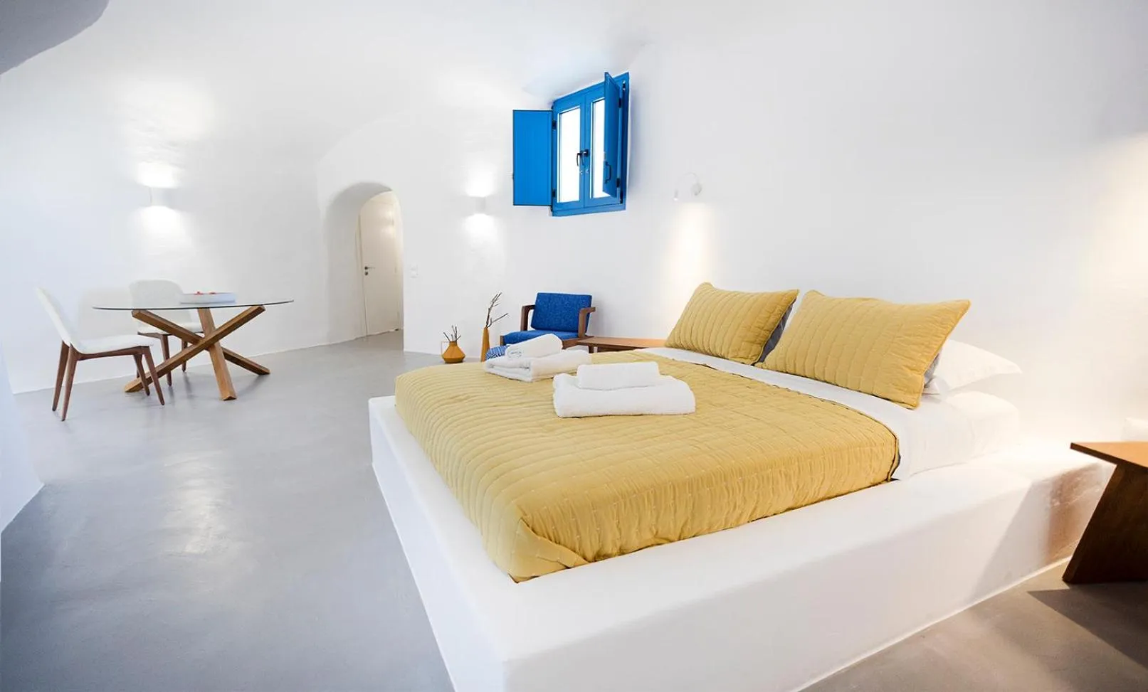 Bed in Rafael' s Mediteranian Cave Suites