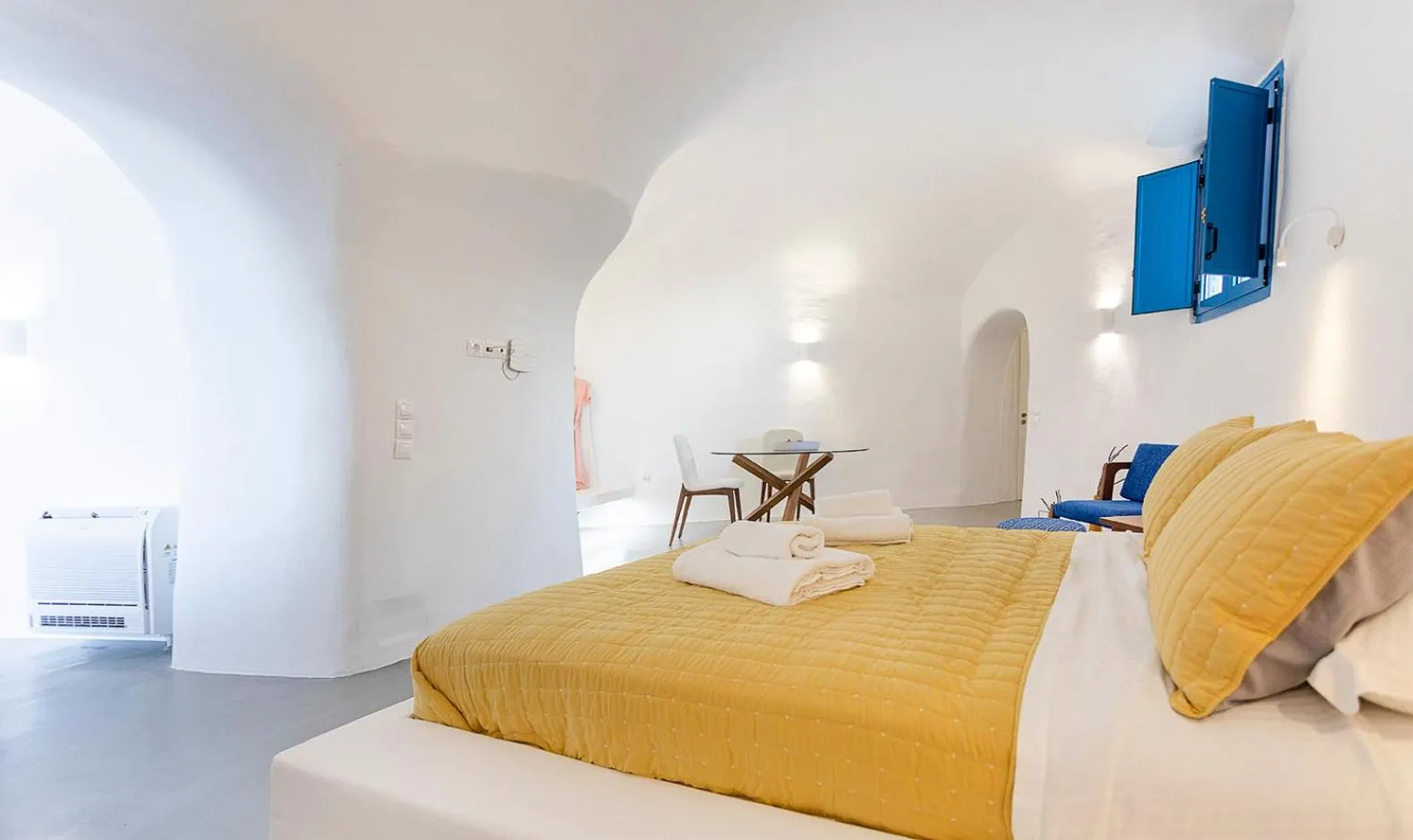 Bed in Rafael' s Mediteranian Cave Suites