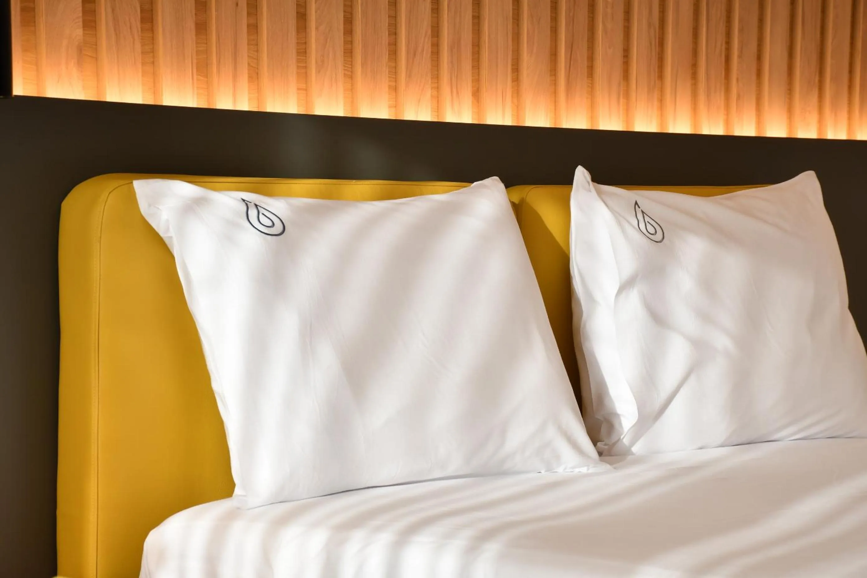 Bed in NERO SEASCAPE SUITES