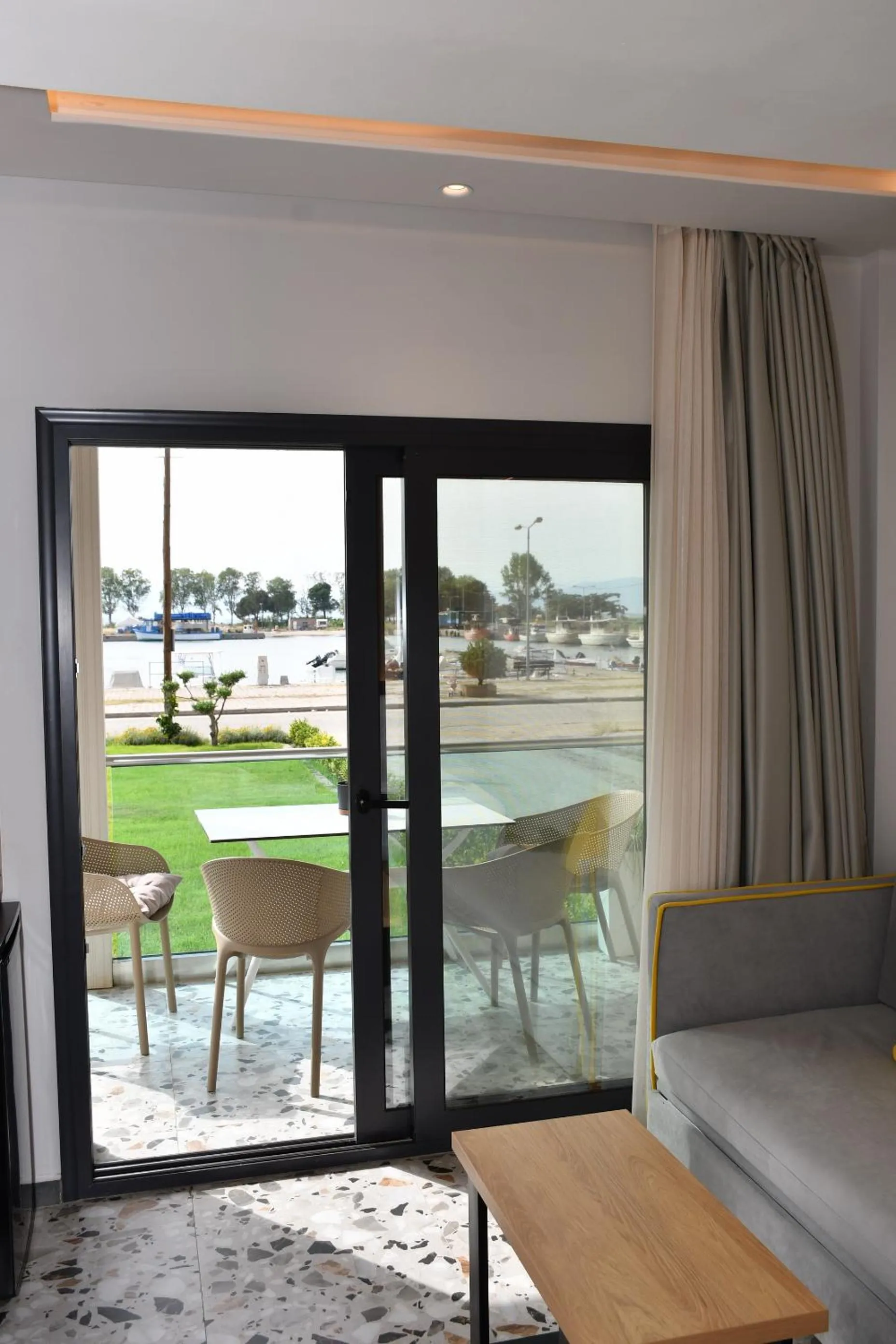 NERO SEASCAPE SUITES