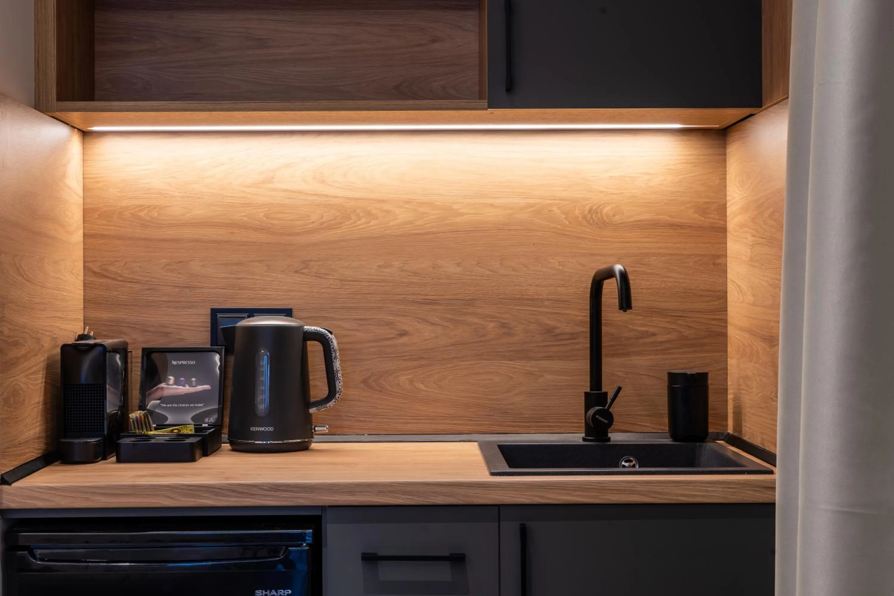 Coffee/tea facilities in NERO SEASCAPE SUITES