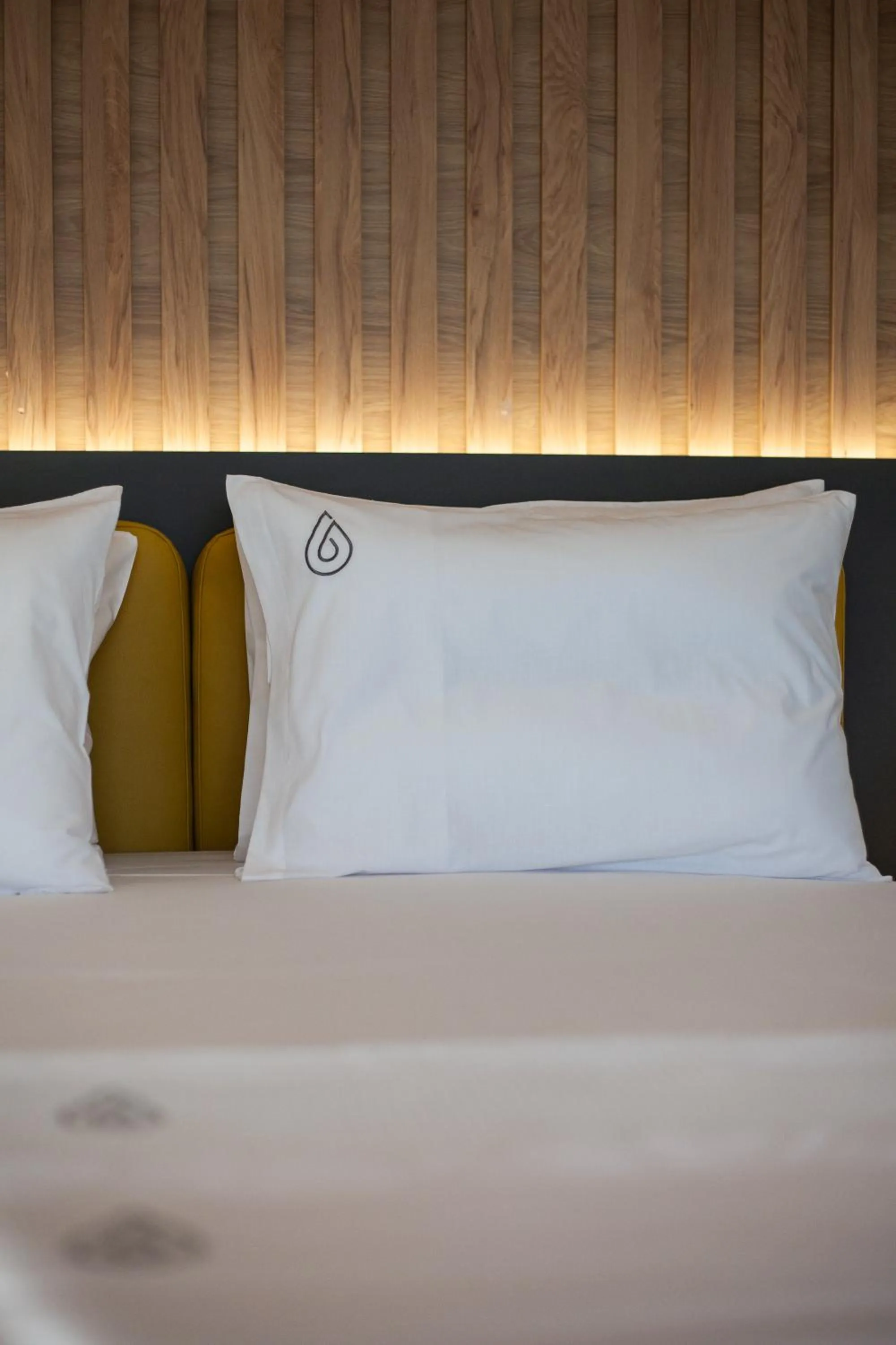 Bed in NERO SEASCAPE SUITES