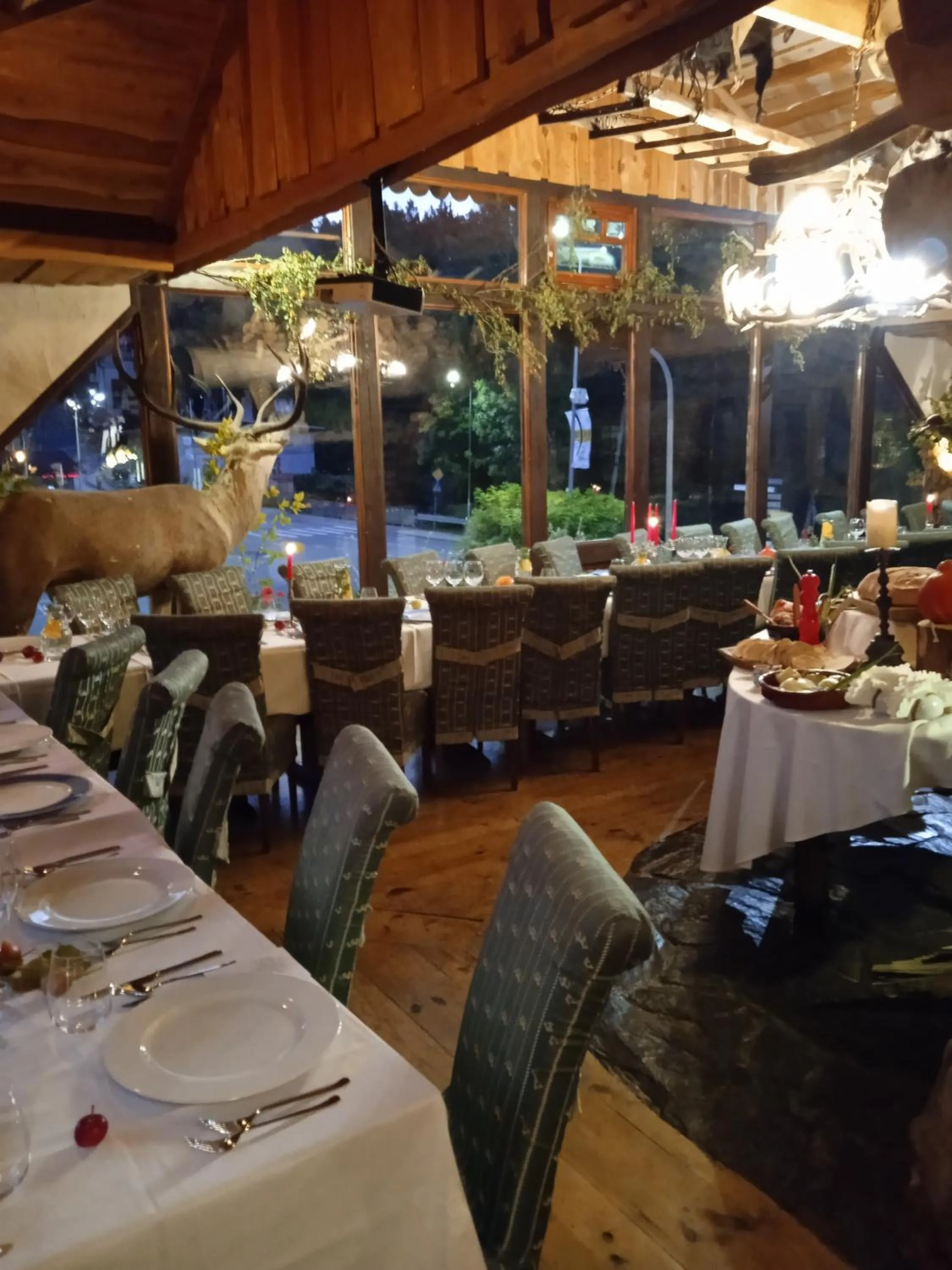 Restaurant/places to eat in Rezydencja Biały Jar