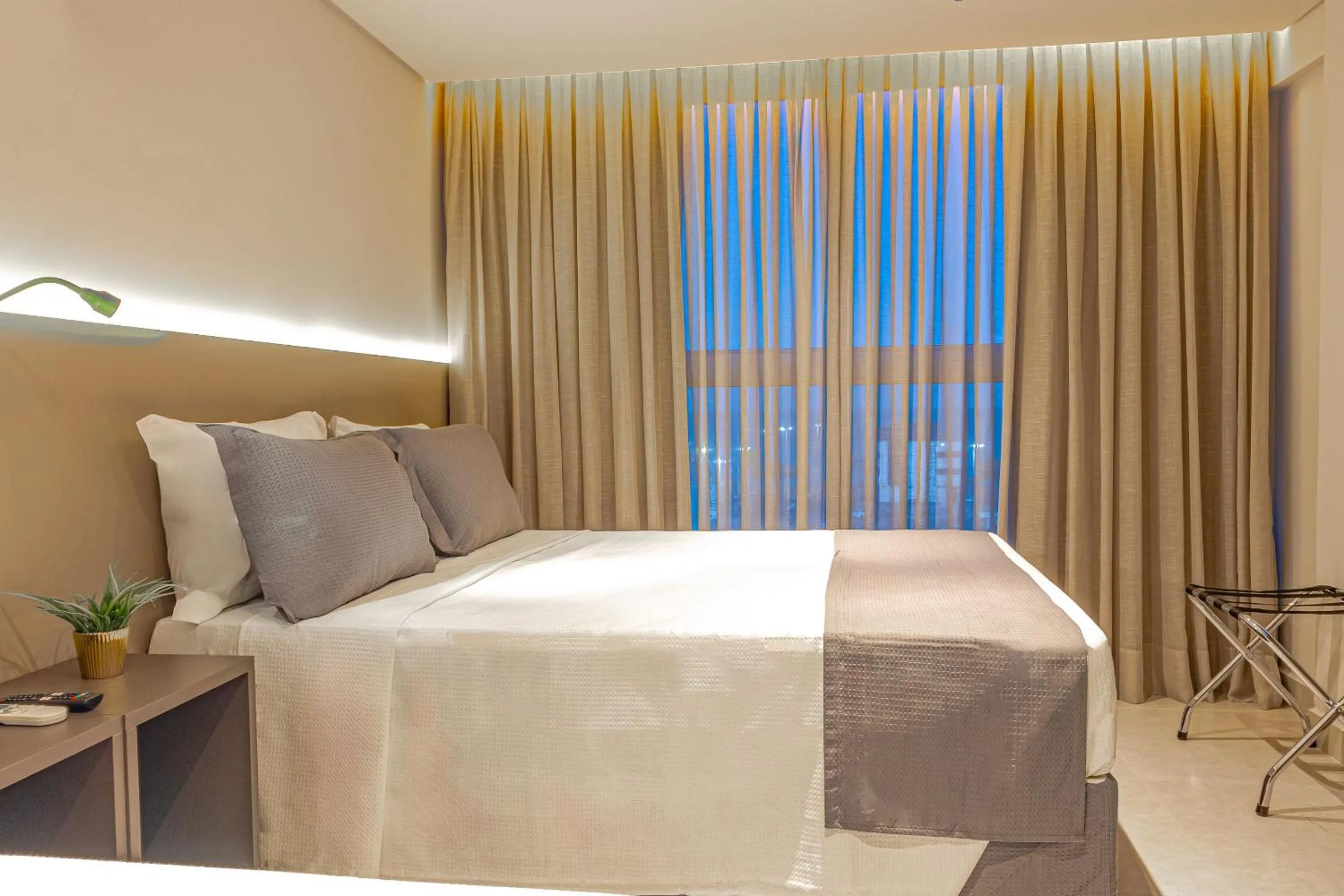 Bedroom, Bed in Place2You Hotel by Welkom