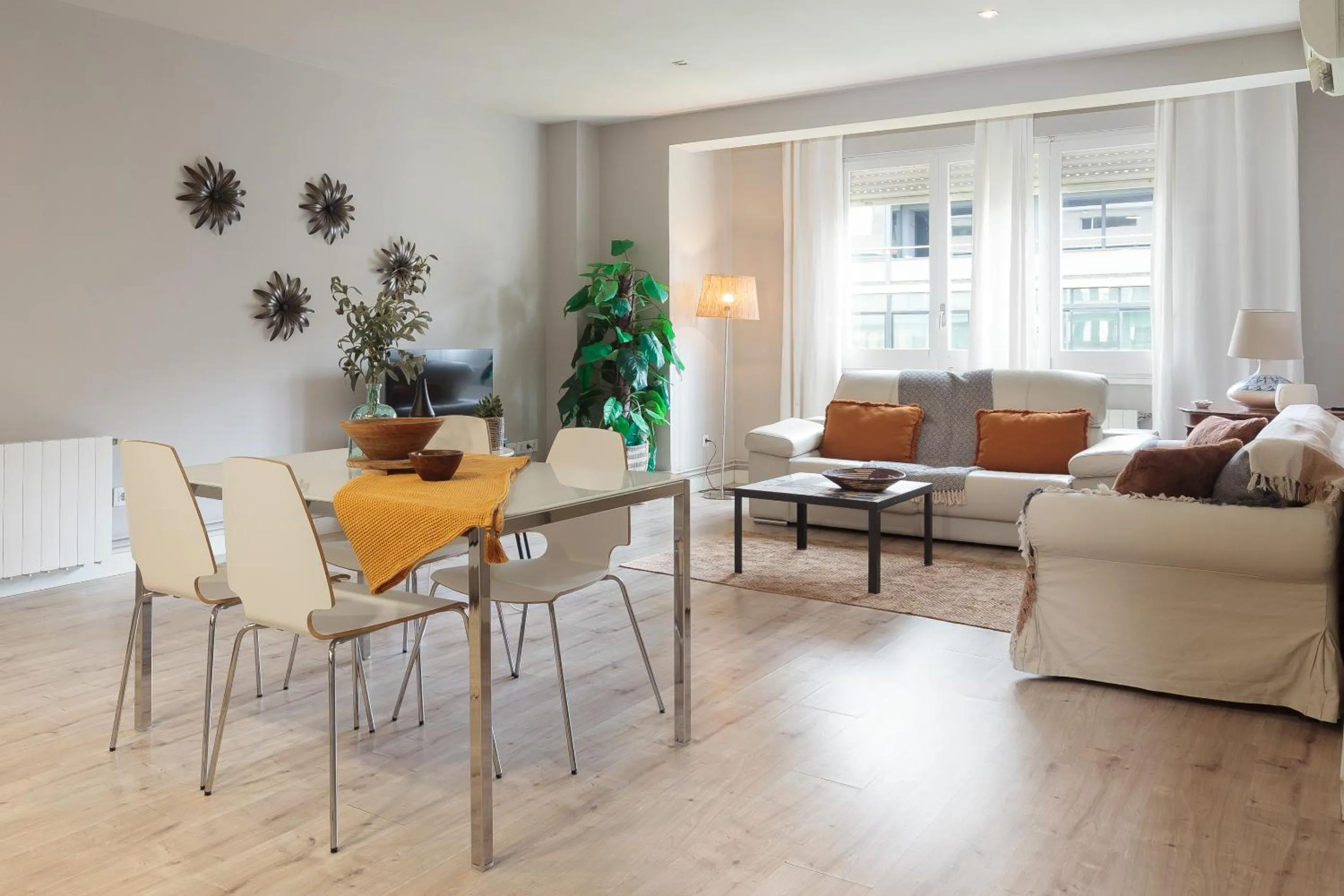 LetsGo Diagonal Avenue Apartment