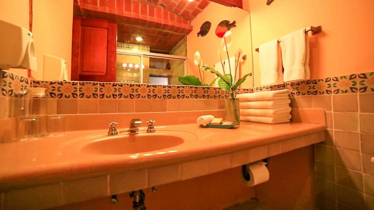 Bathroom in Hotel San Buenaventura de Atitlán