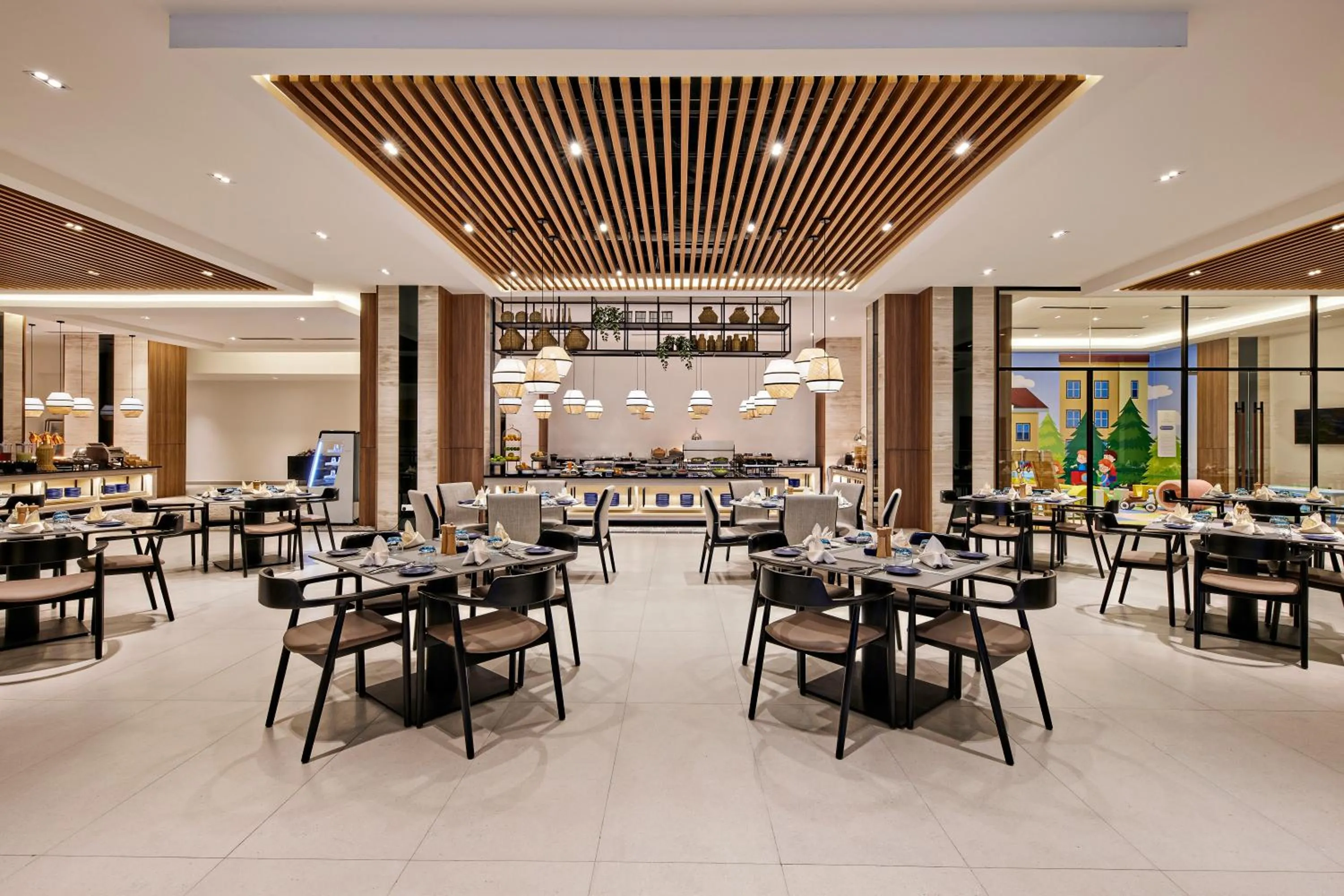 Restaurant/places to eat in Hotel Royal Signature