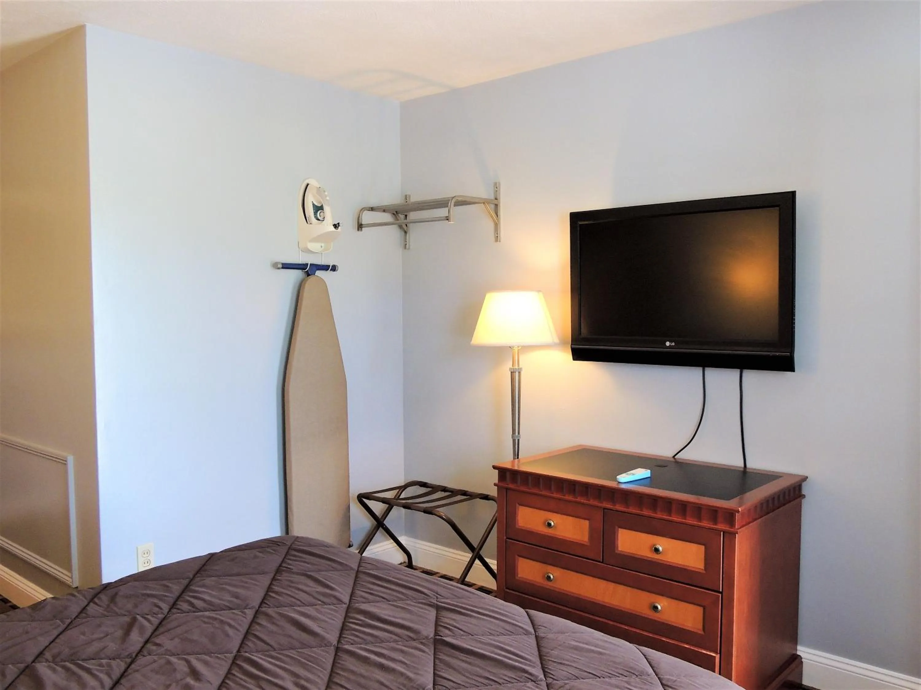 TV and multimedia, Bed in Windsor Motel