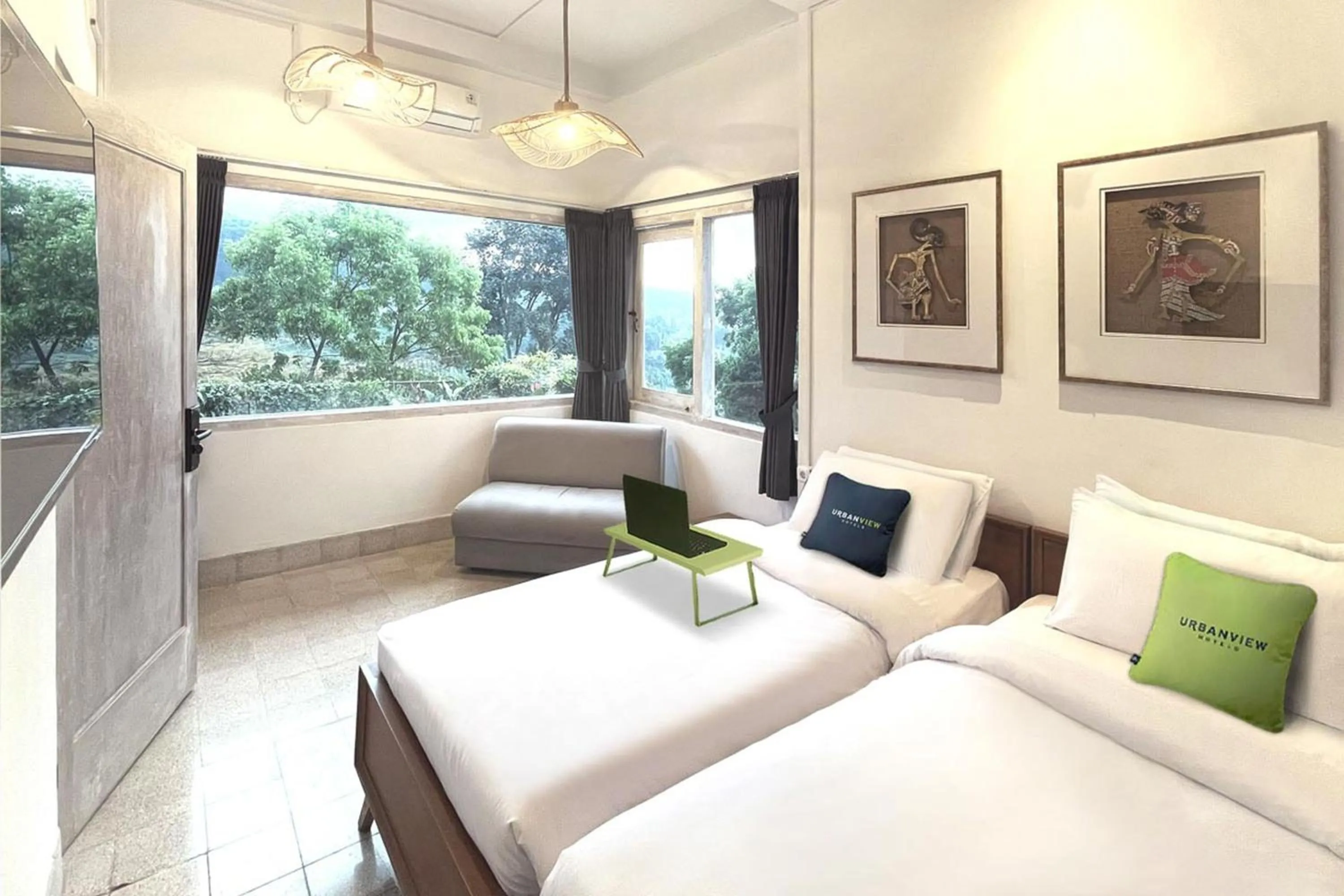 Bed in Urbanview Wisma Nirwana Tretes near Cimory Prigen