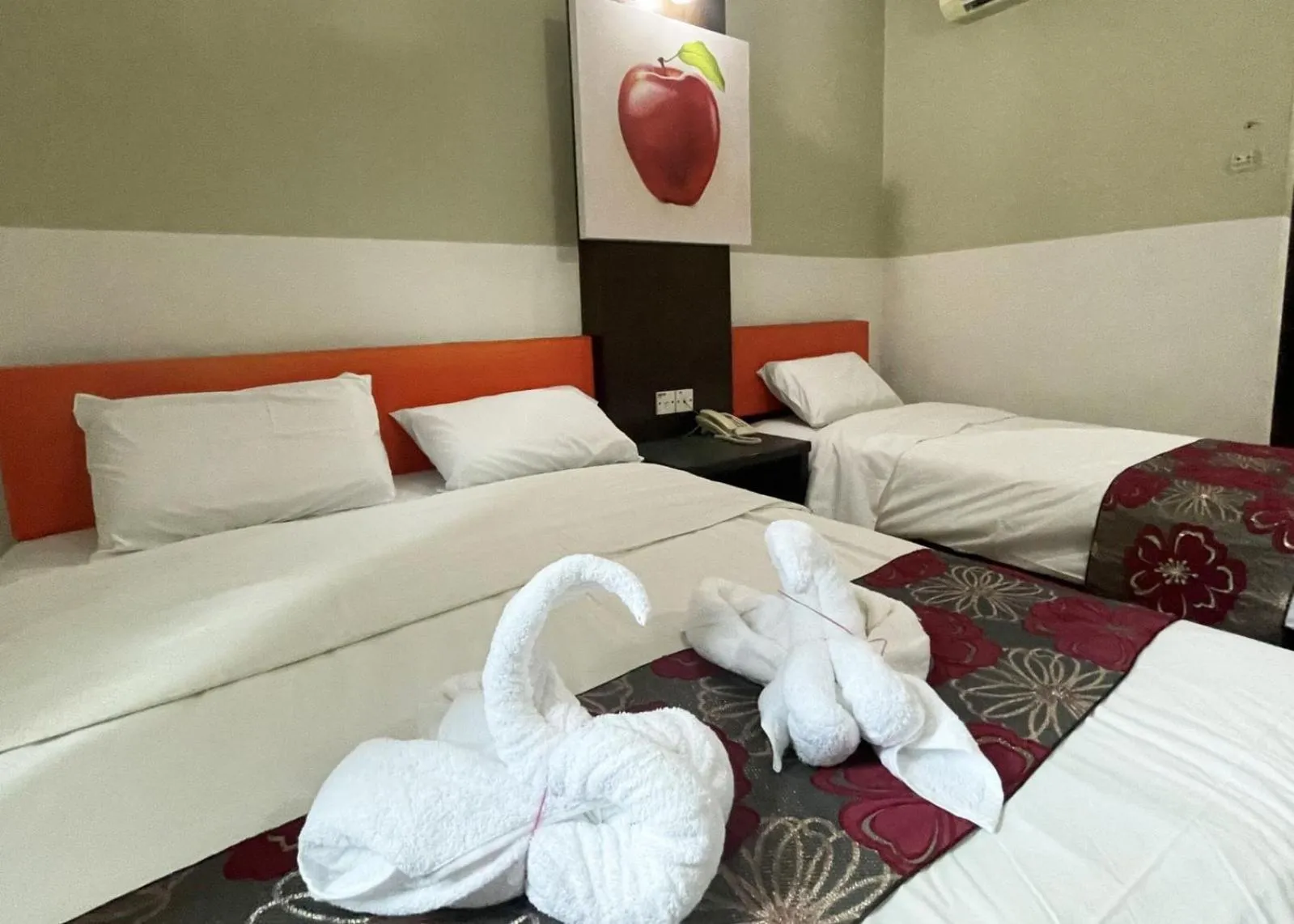 Bedroom, Bed in JQ Suria Hotel