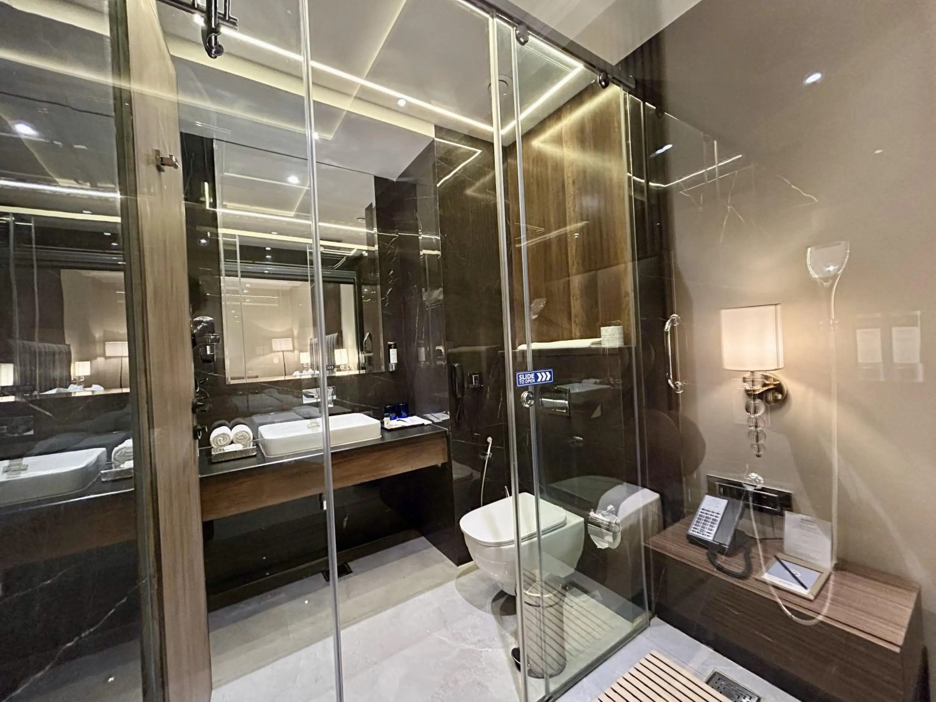 Bathroom, Bed in Fortune Ranjit Vihar, Amritsar - Member ITC Hotels' Group