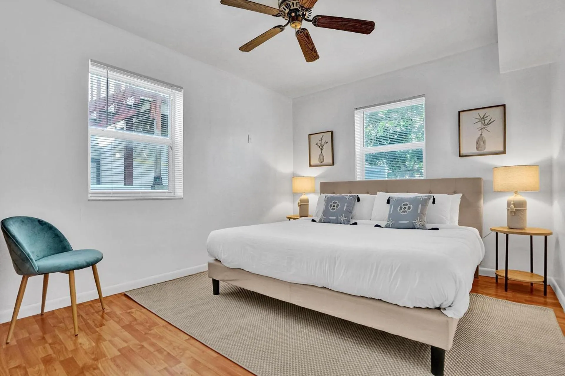 Bed in Suite #1 - Marine Villas Hollywood - 1 Bedroom