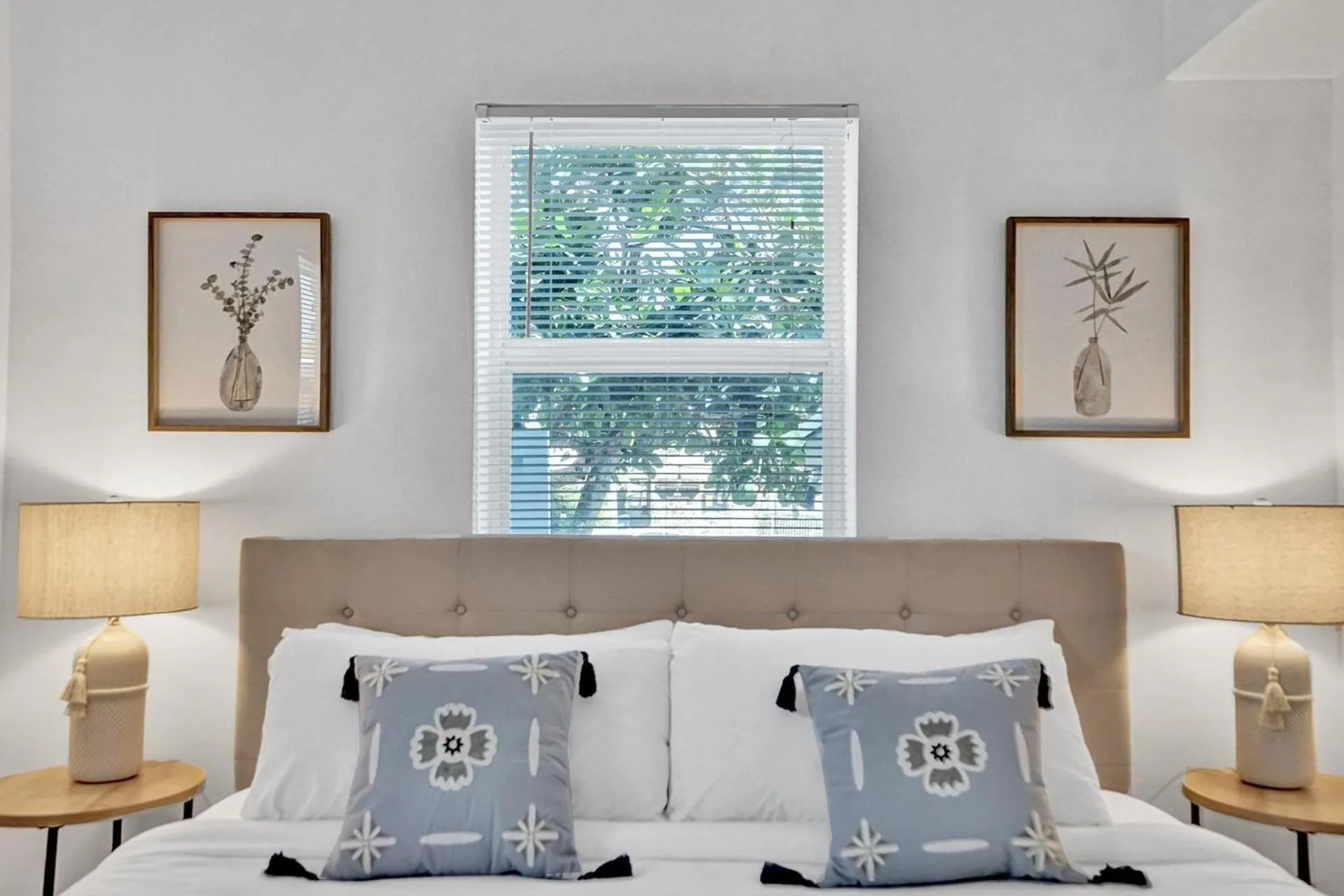 Bed in Suite #1 - Marine Villas Hollywood - 1 Bedroom