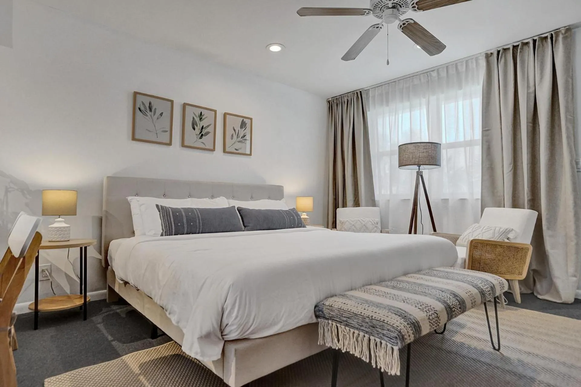 Bed in Suite #1 - Marine Villas Hollywood - 1 Bedroom