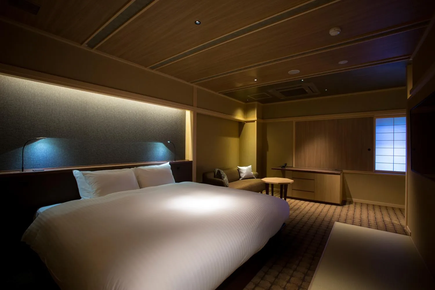 Photo of the whole room, Bed in Hotel Yuraku Kyo-yasaka