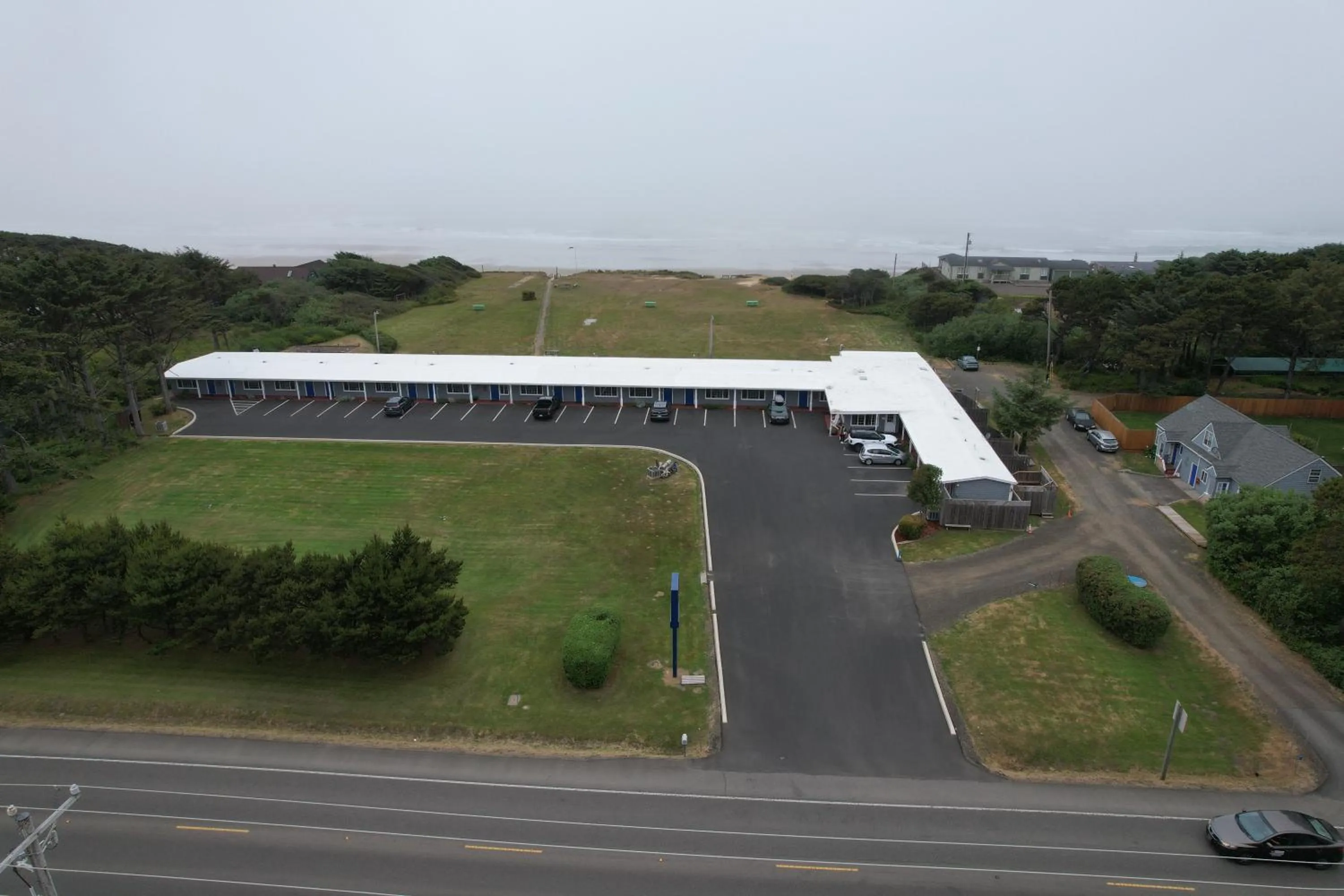 Property building in Tillicum Beach Motel - Formerly Deane's Oceanfront Lodge