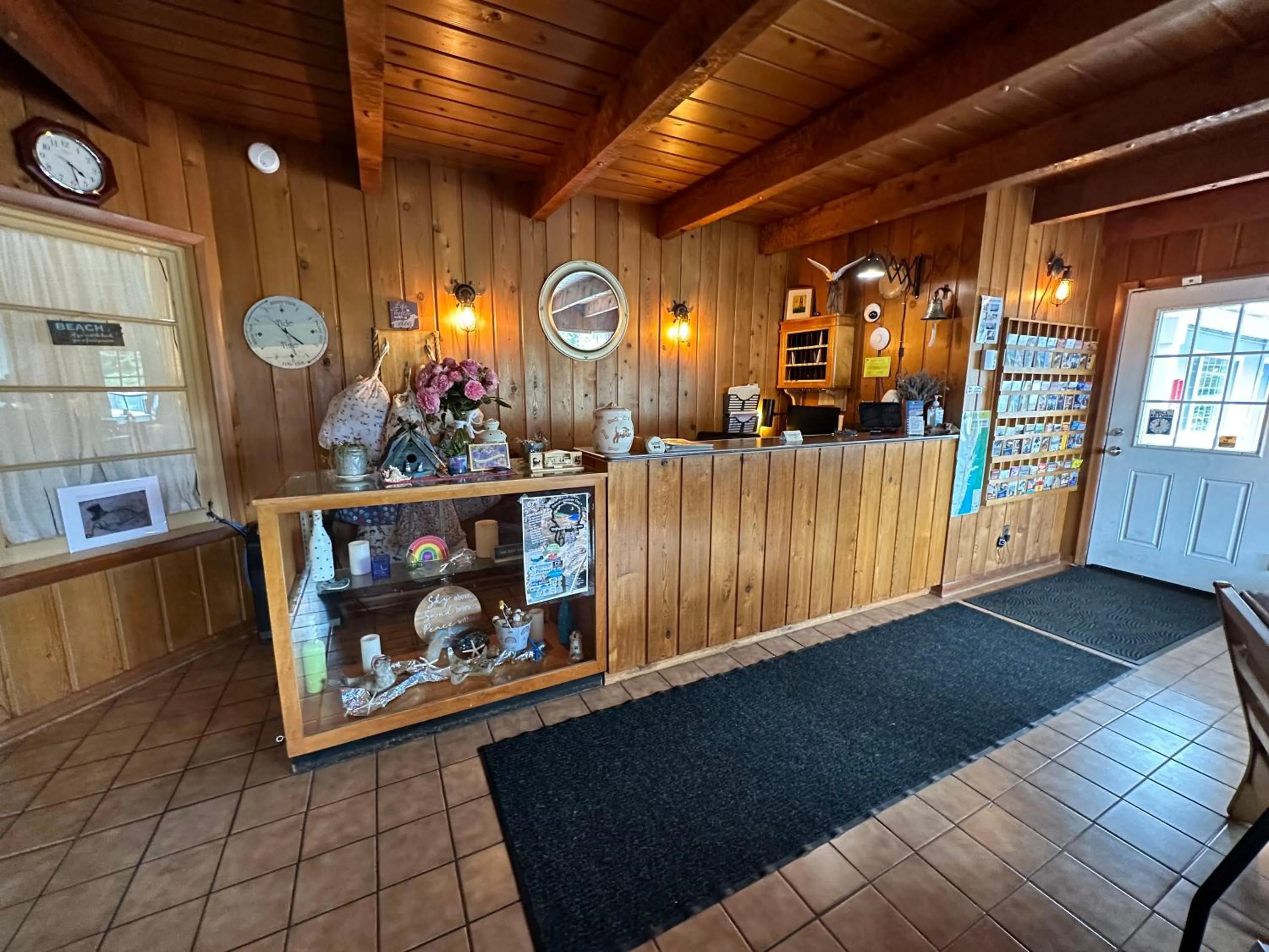 Lobby or reception in Tillicum Beach Motel - Formerly Deane's Oceanfront Lodge