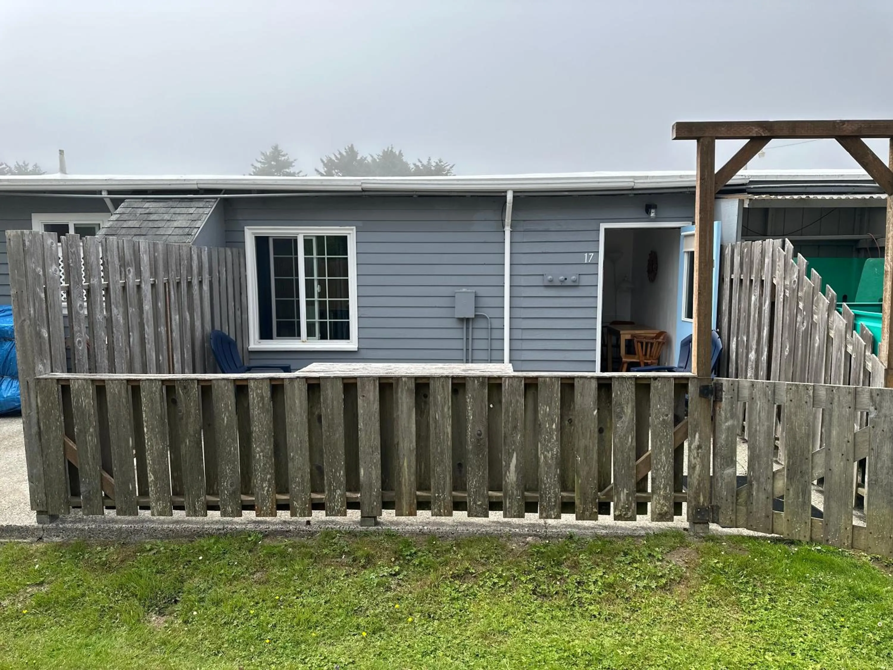Balcony/Terrace in Tillicum Beach Motel - Formerly Deane's Oceanfront Lodge