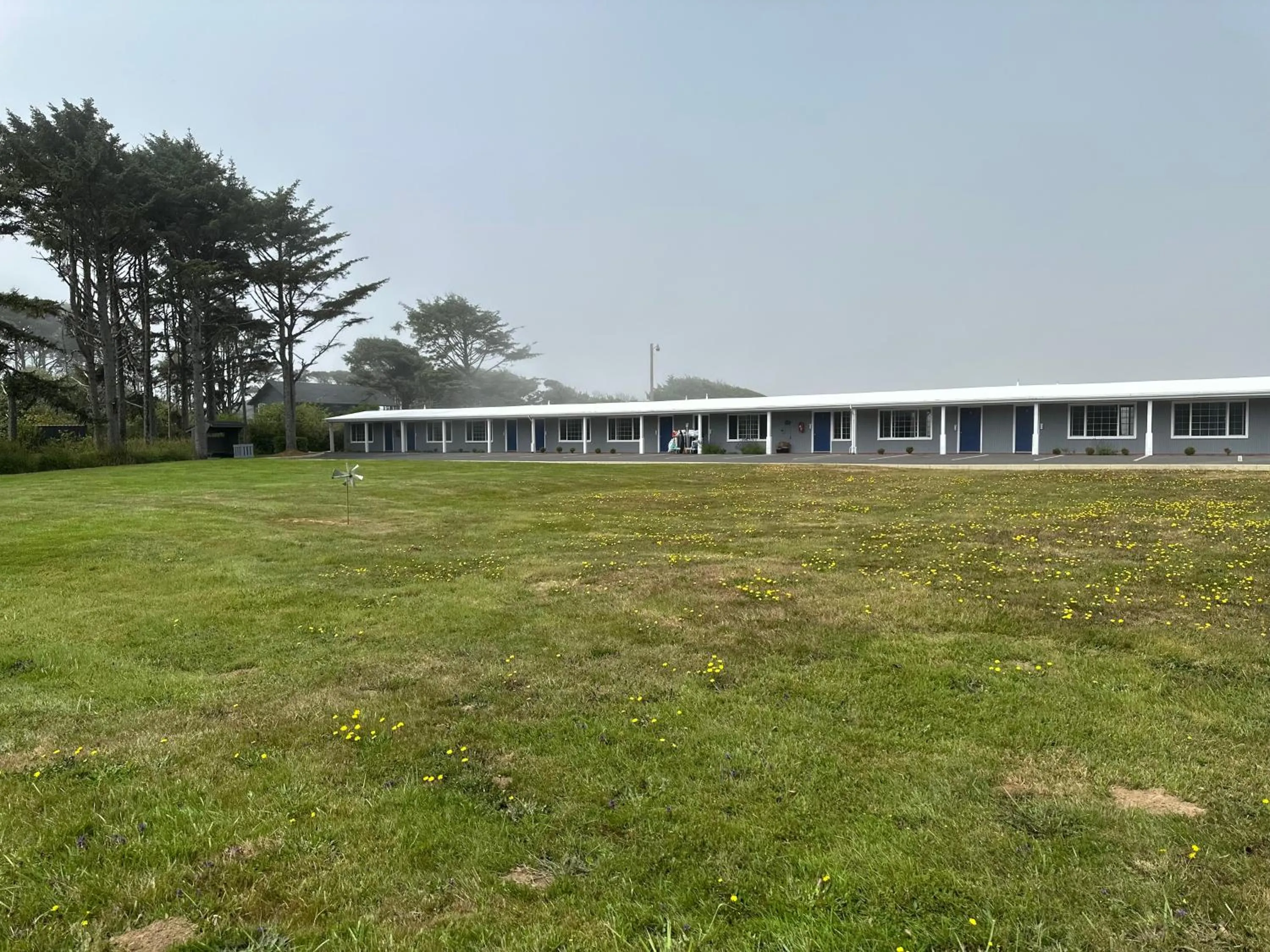 Property building in Tillicum Beach Motel - Formerly Deane's Oceanfront Lodge