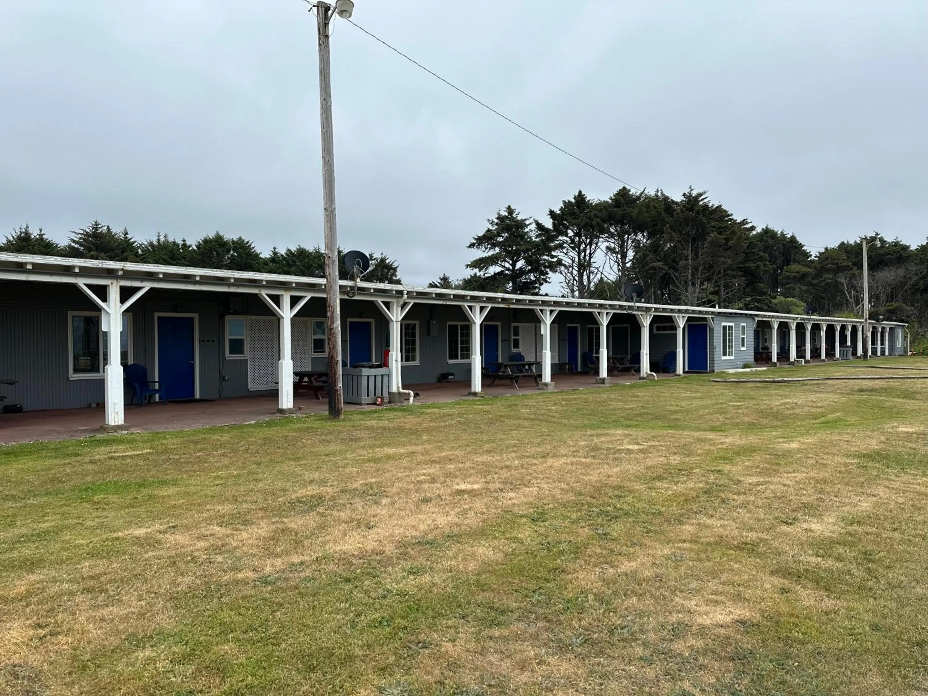 Property building in Tillicum Beach Motel - Formerly Deane's Oceanfront Lodge