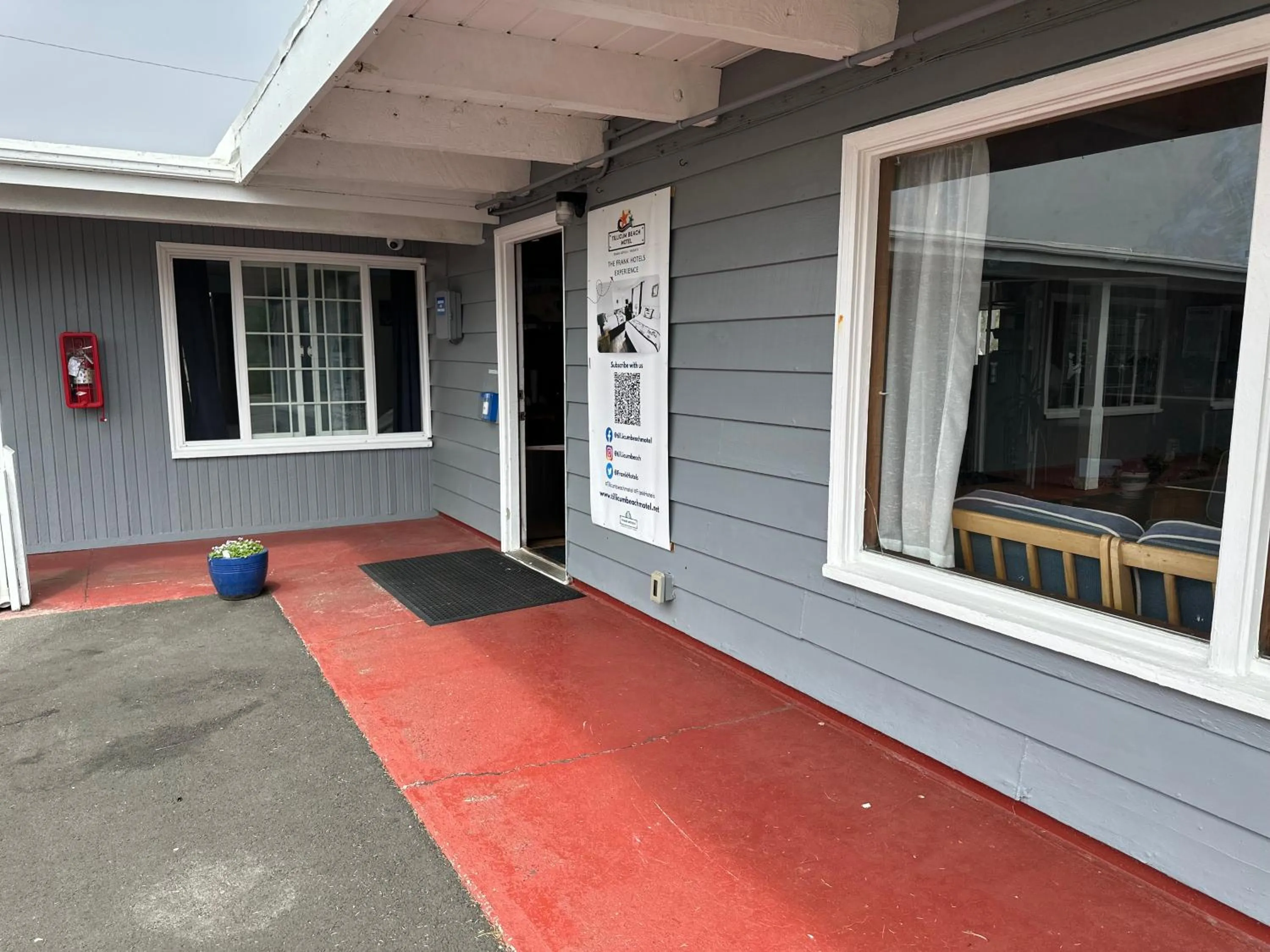 Facade/entrance in Tillicum Beach Motel - Formerly Deane's Oceanfront Lodge