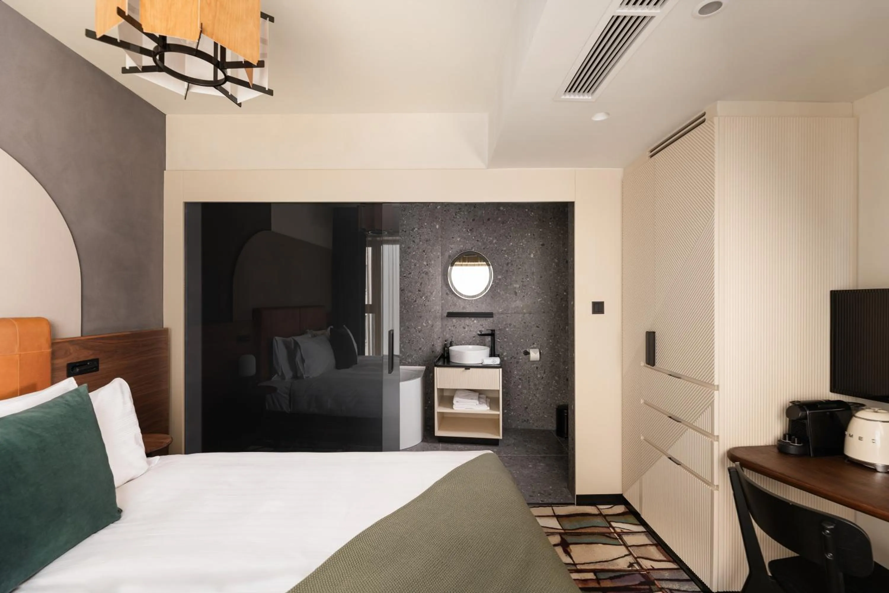 Bath, Bed in Hotel GIN Budapest