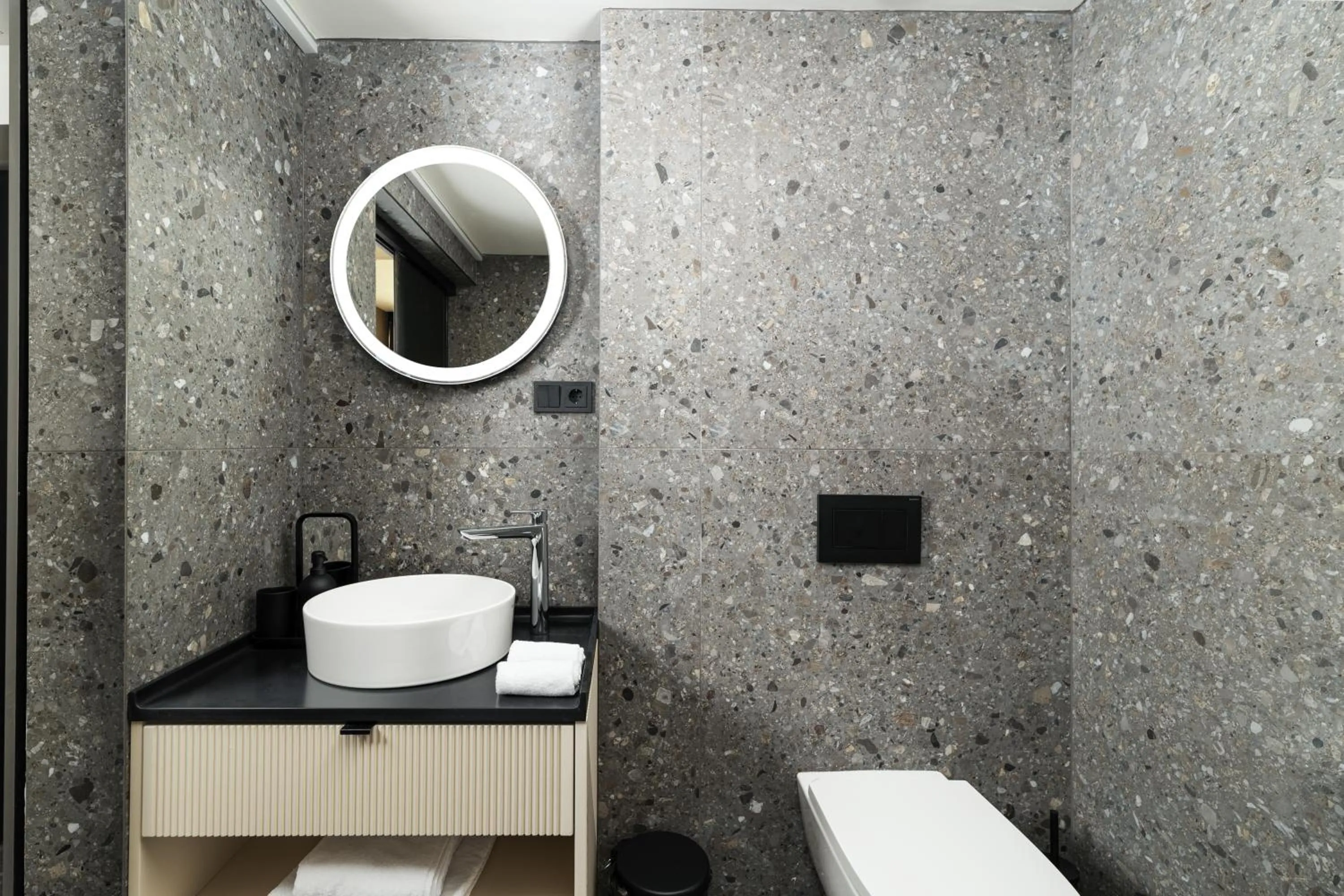 Toilet in Hotel GIN Budapest