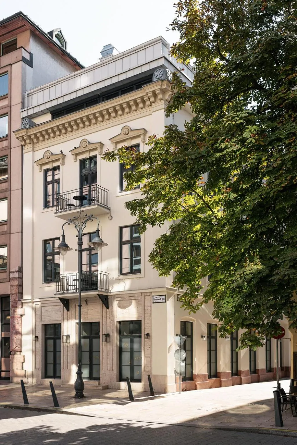 Property building in Hotel GIN Budapest