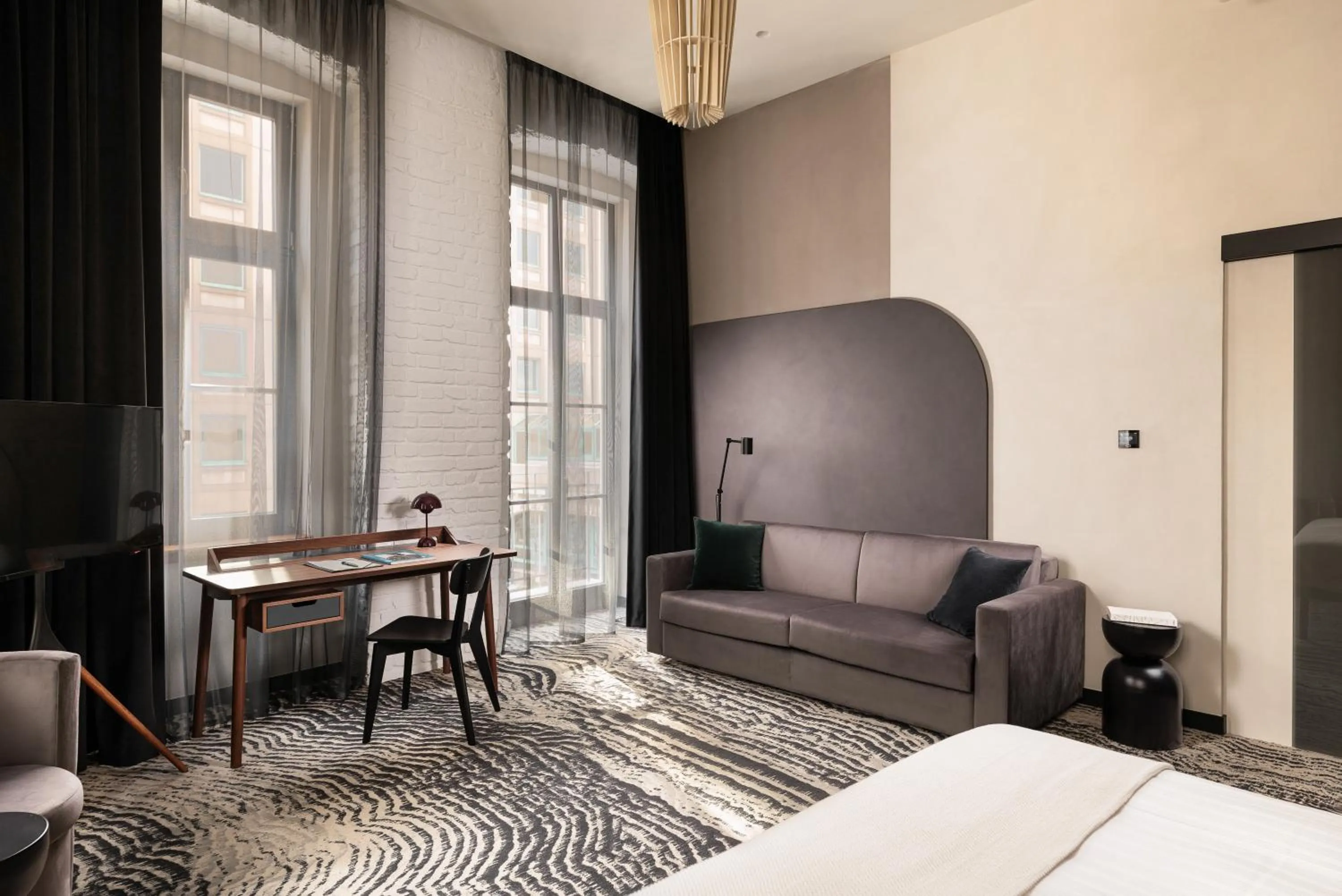 Quiet street view, Bed in Hotel GIN Budapest