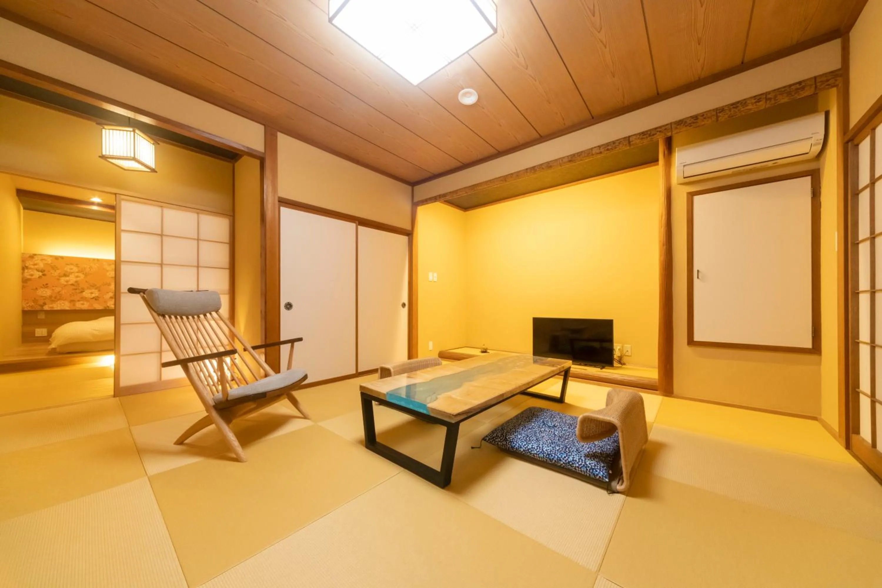 Living room in Izu Atagawa Onsen Miharuya