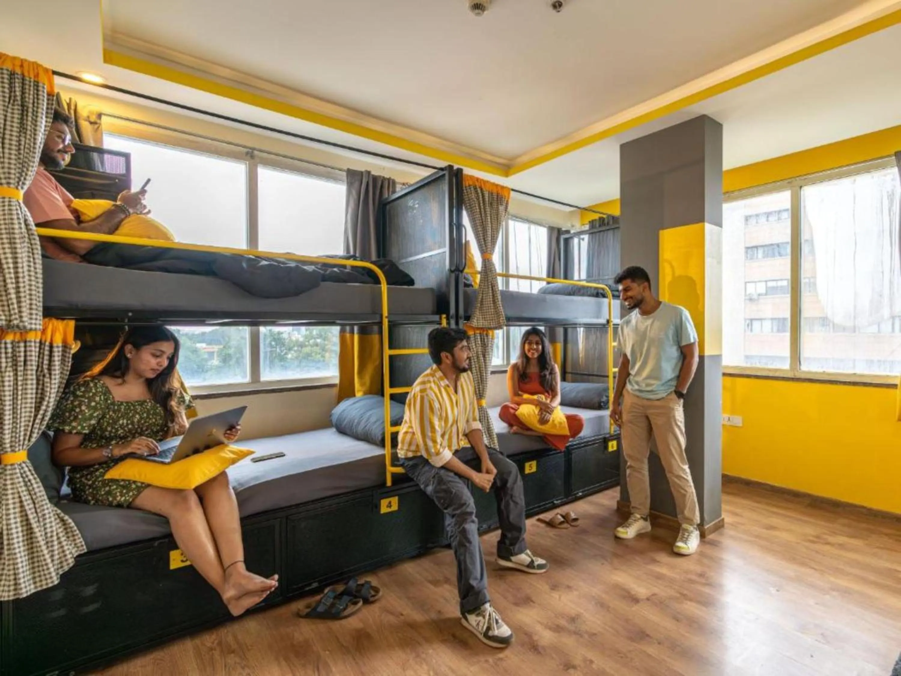 Bed in The Hosteller Bangalore, Brigade Road