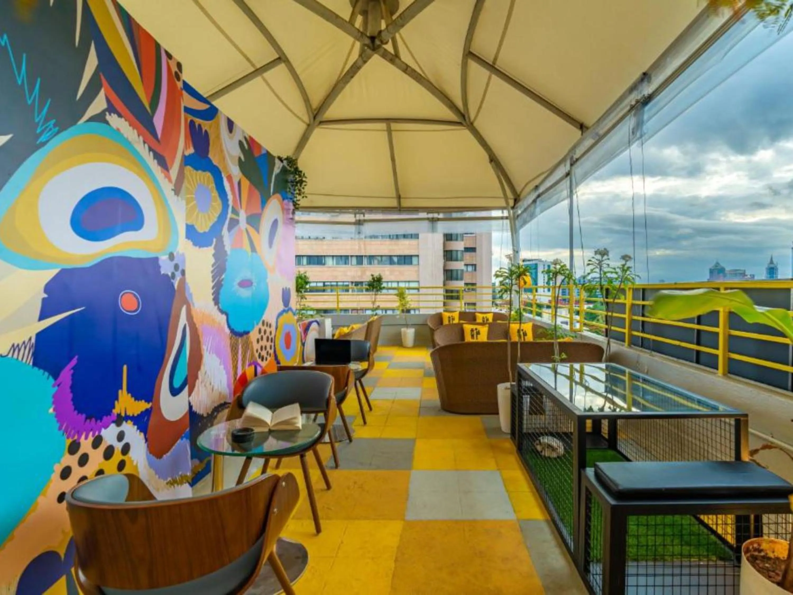 Day in The Hosteller Bangalore, Brigade Road