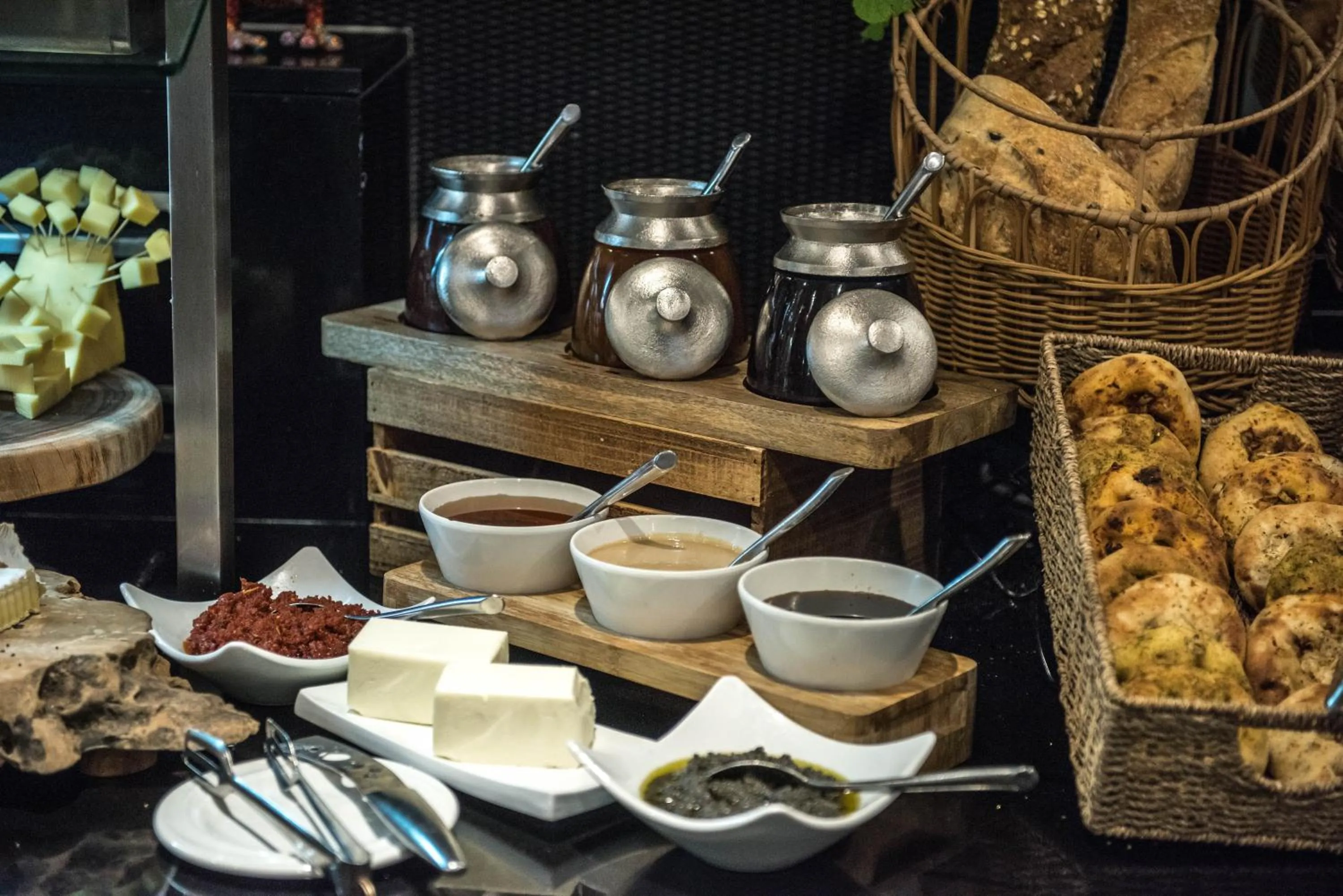 Food and drinks in Eyal Hotel by Smart Hotels