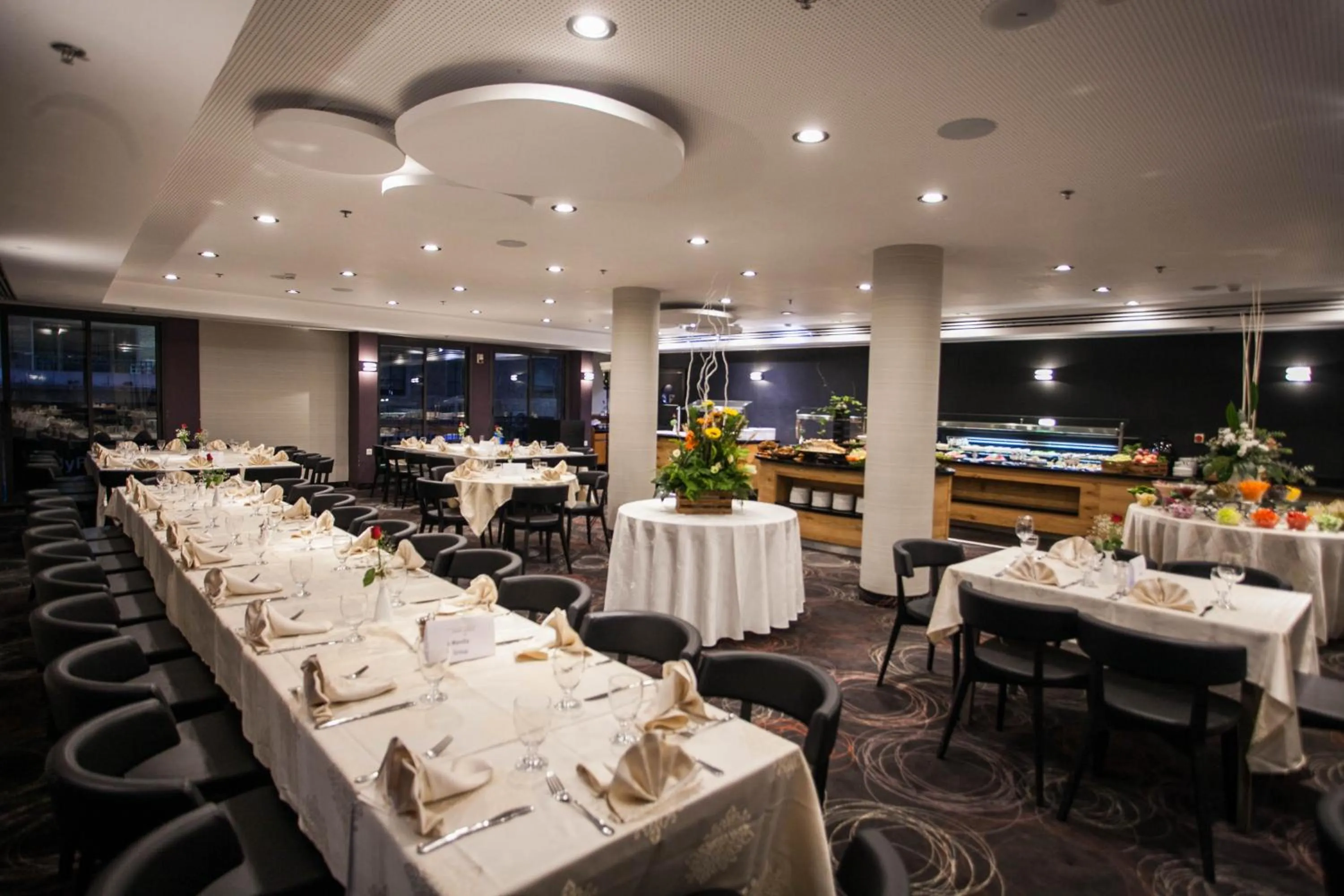 Restaurant/places to eat in Eyal Hotel by Smart Hotels