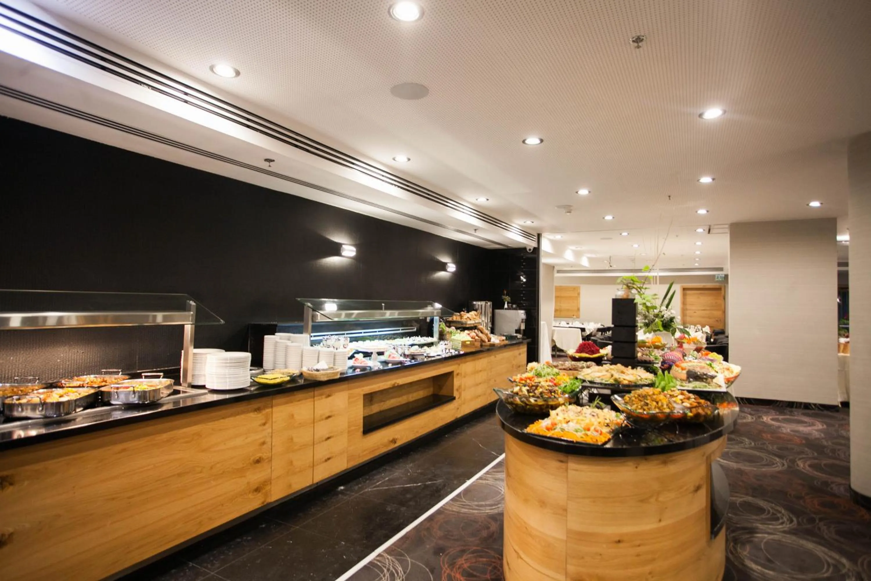 Food and drinks in Eyal Hotel by Smart Hotels