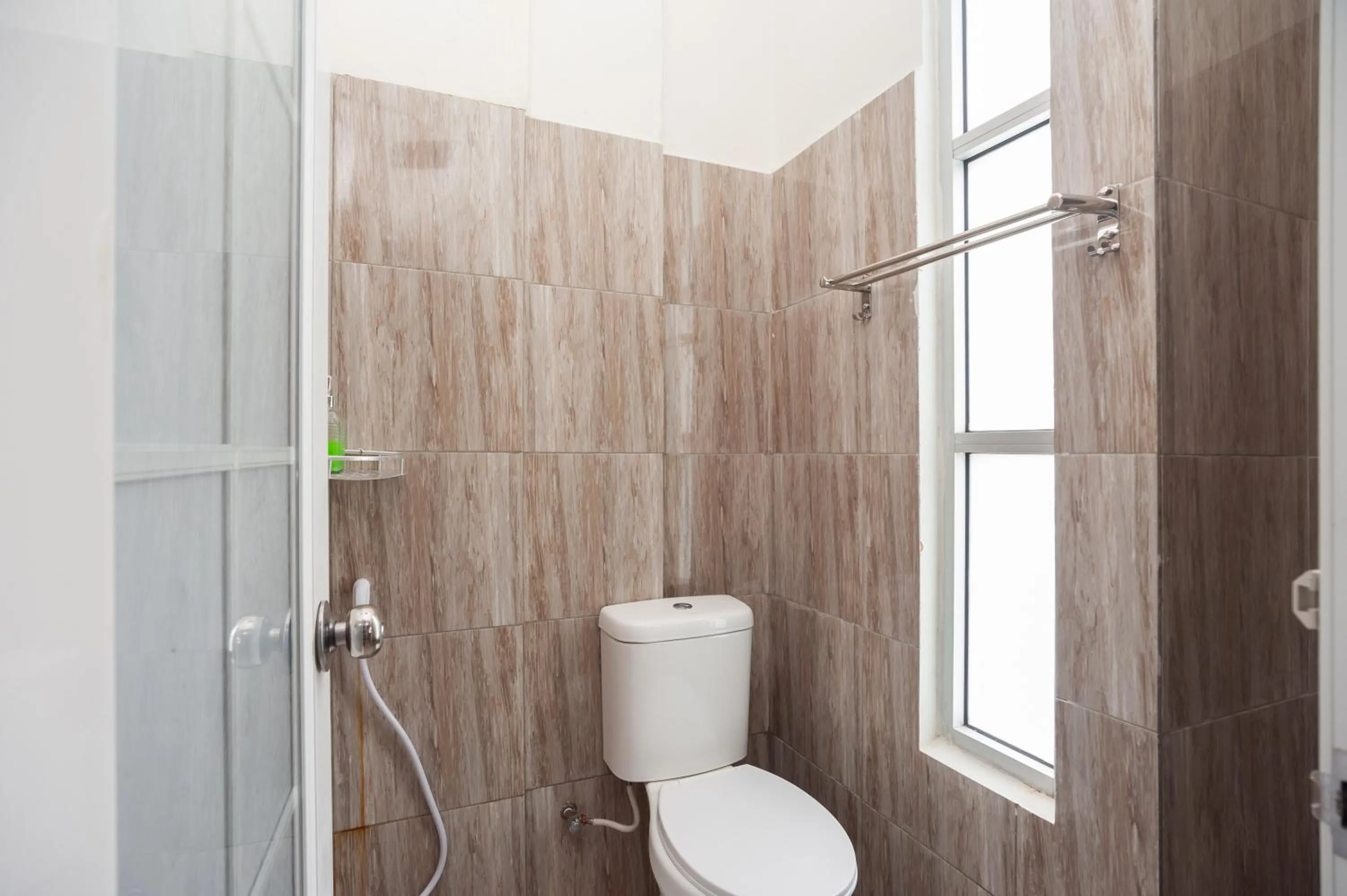 Toilet in RedDoorz @ Kali Balok Lampung