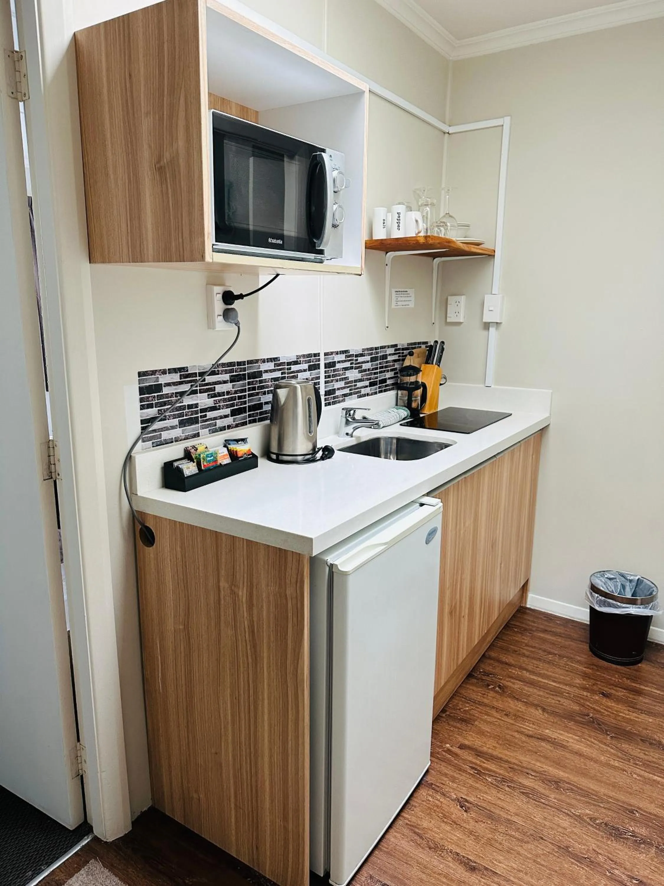Kitchen or kitchenette in A1 Kaikoura Motel & Apartment