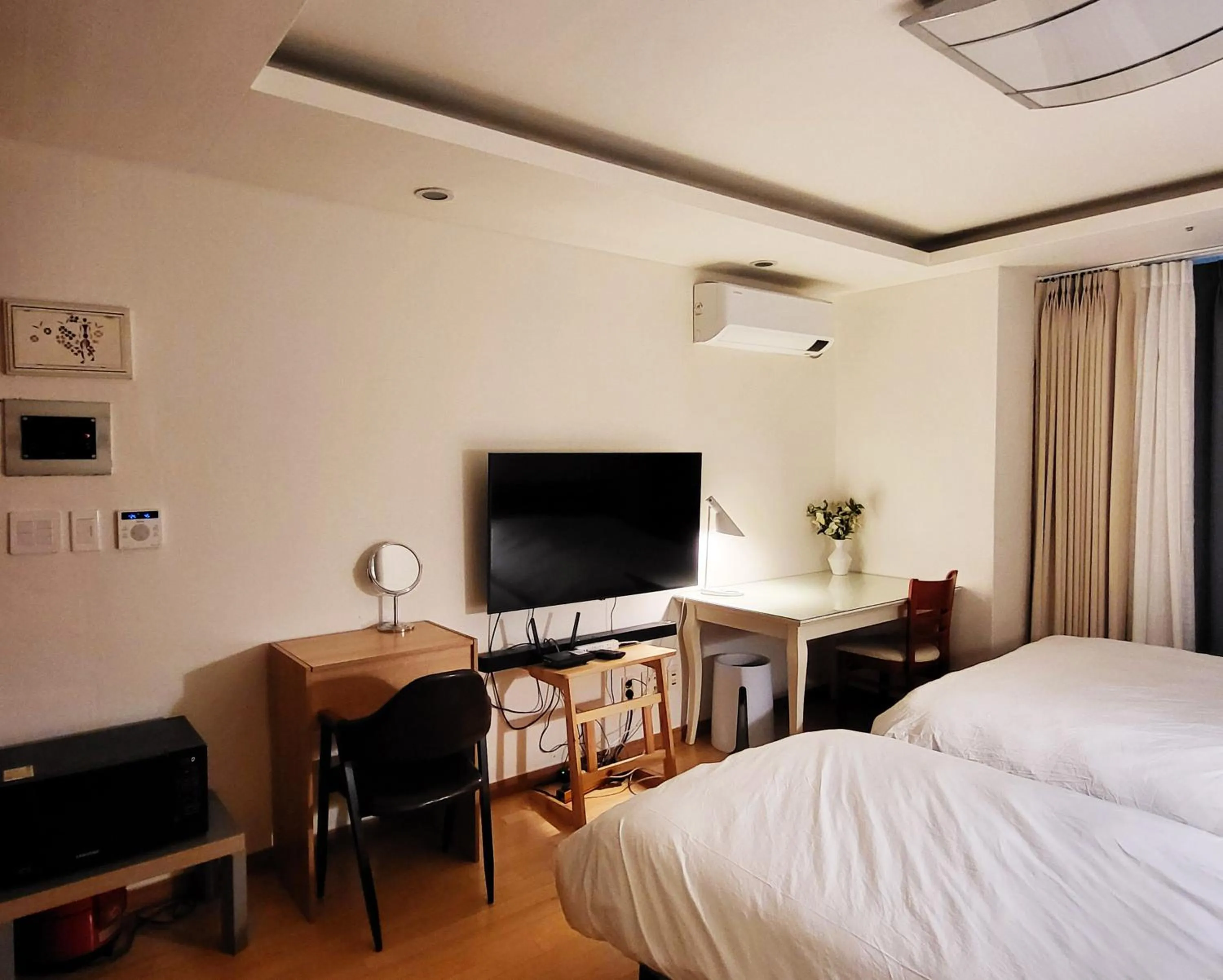 Bed in Khan Residence