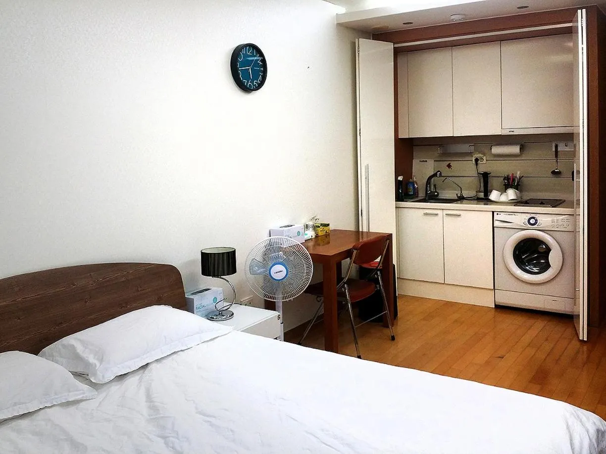 Bed in Khan Residence