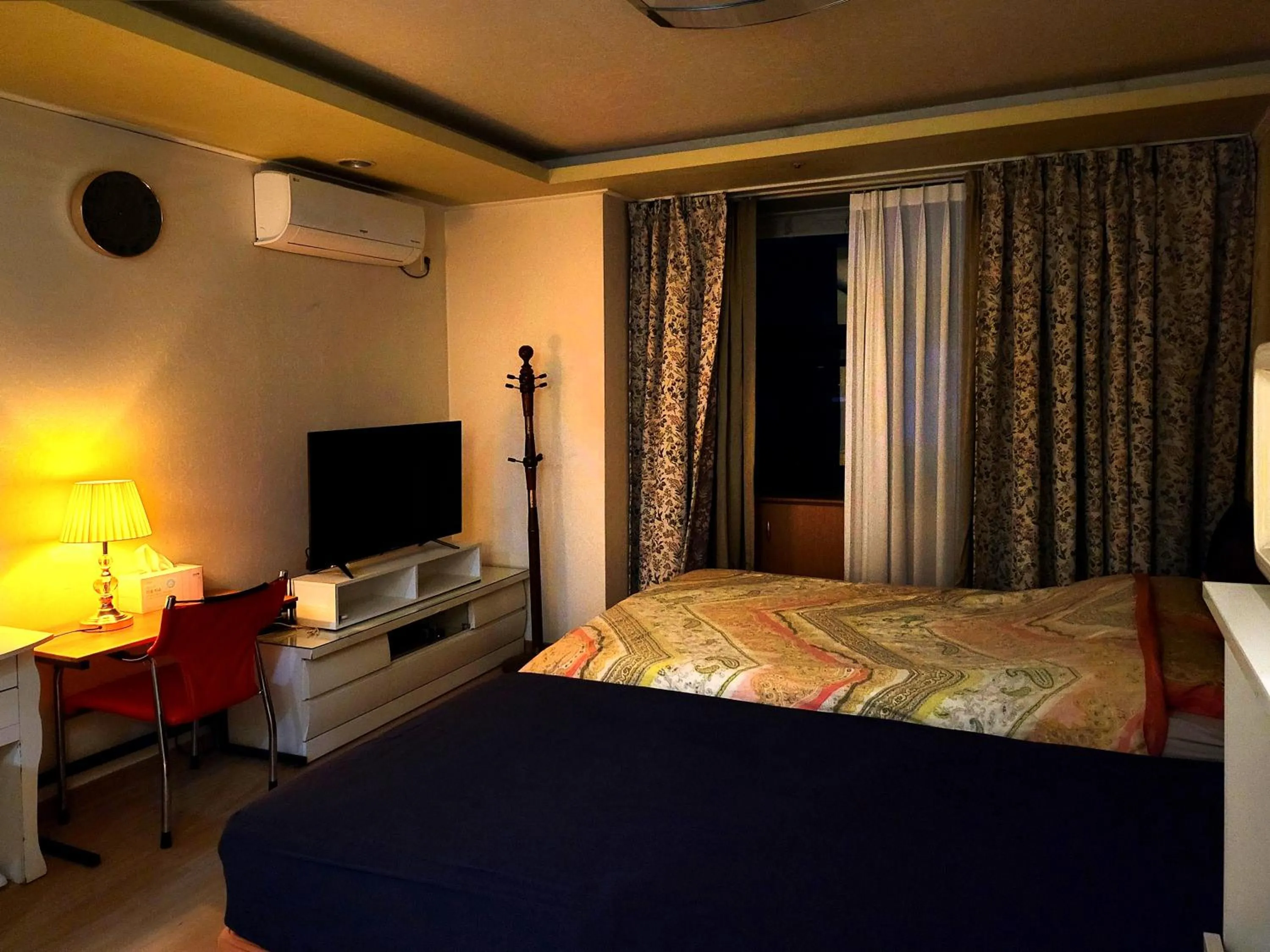 Bed in Khan Residence